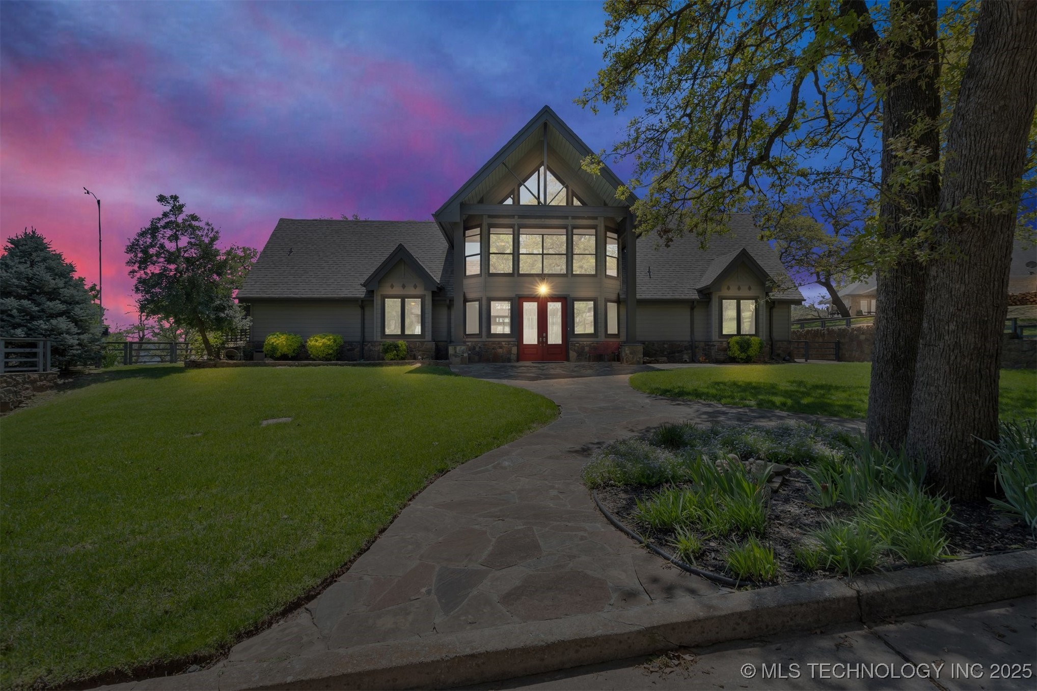 2667 Duguid Lane Property Photo 4