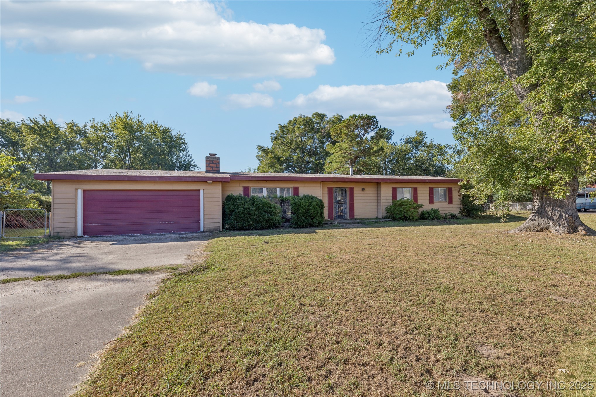 8812 E 121st Street S Property Photo 1