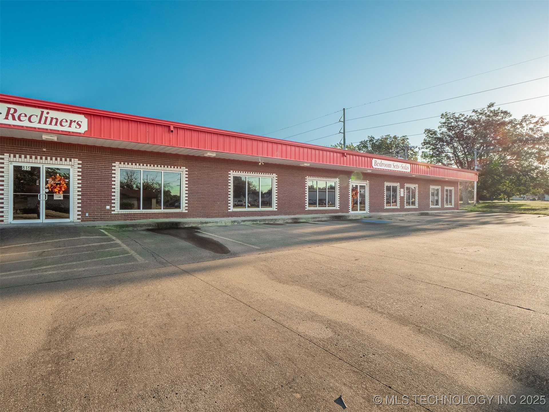 815 E Wyandotte Property Photo 3