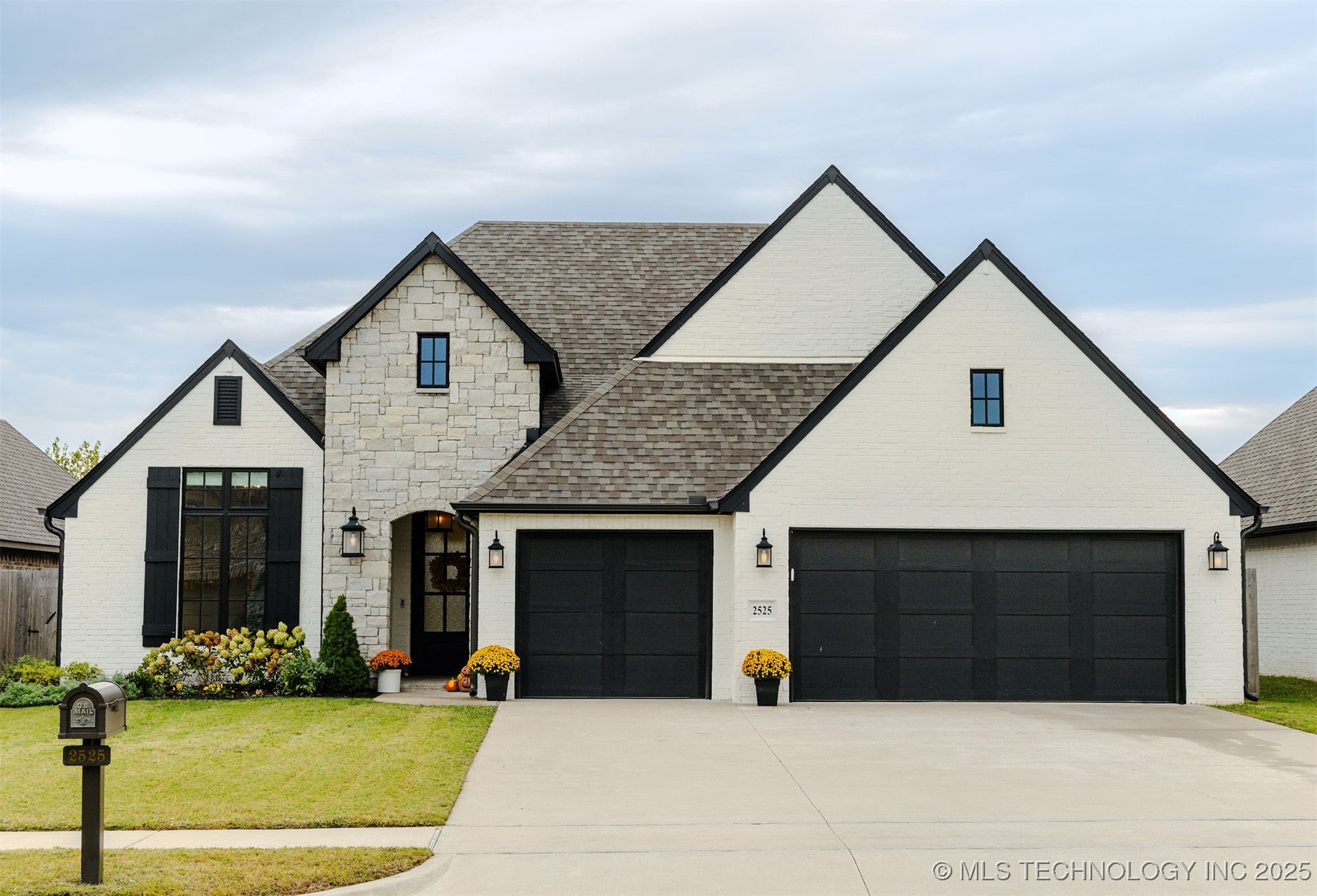 2525 E Northampton Street Property Photo 1