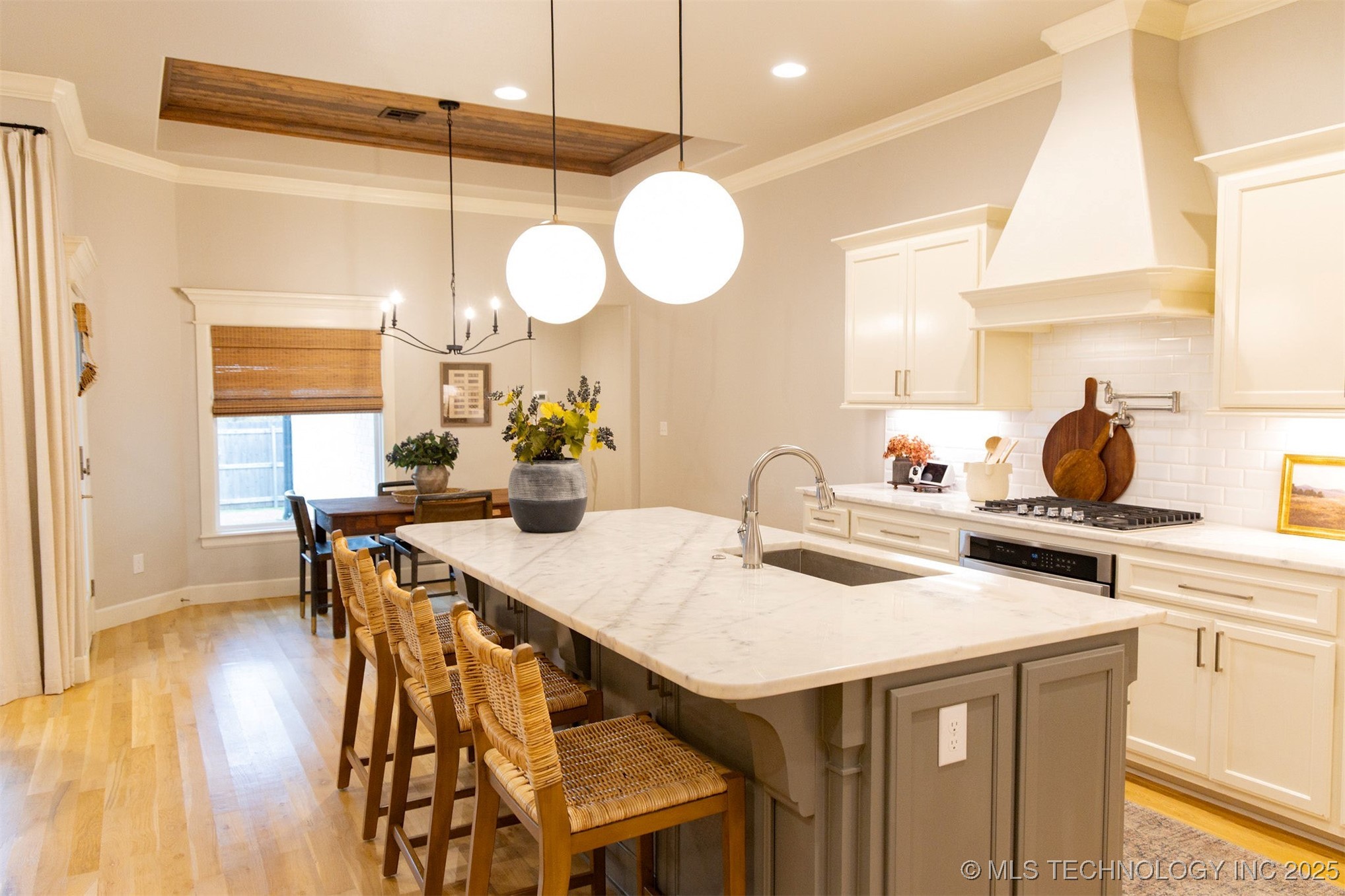 2525 E Northampton Street Property Photo 8