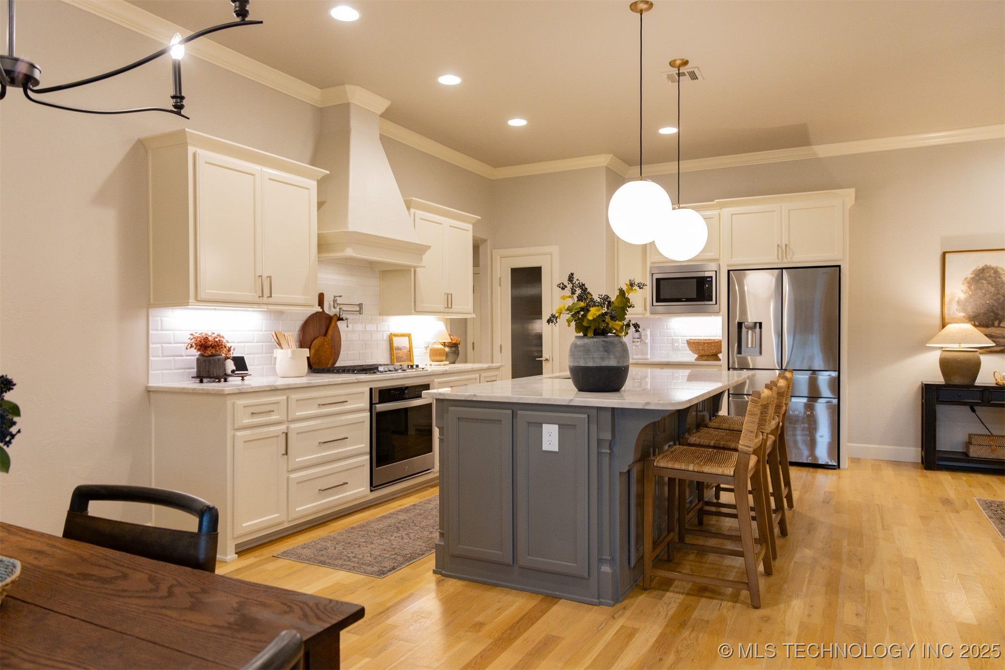 2525 E Northampton Street Property Photo 9