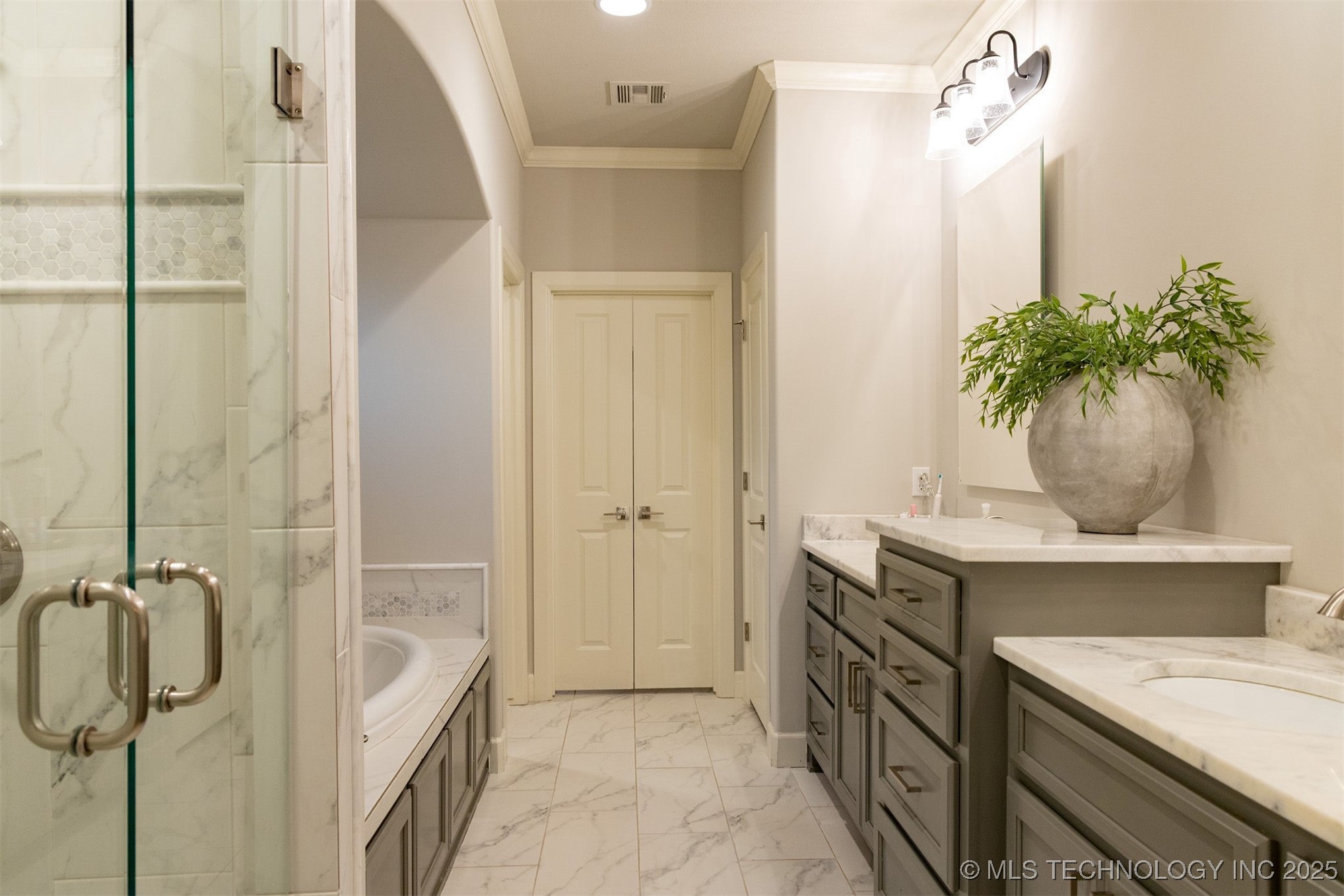 2525 E Northampton Street Property Photo 16