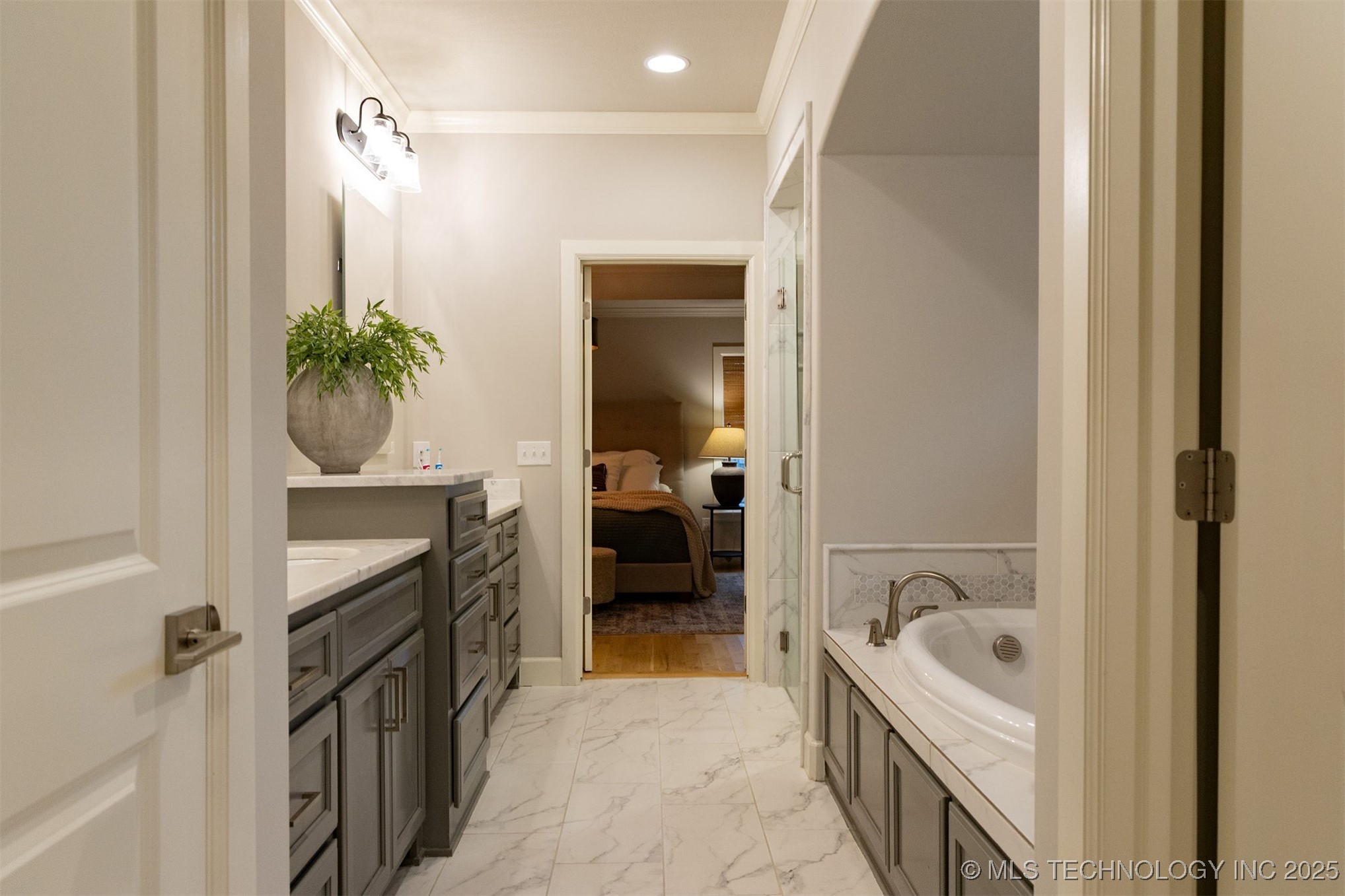 2525 E Northampton Street Property Photo 18