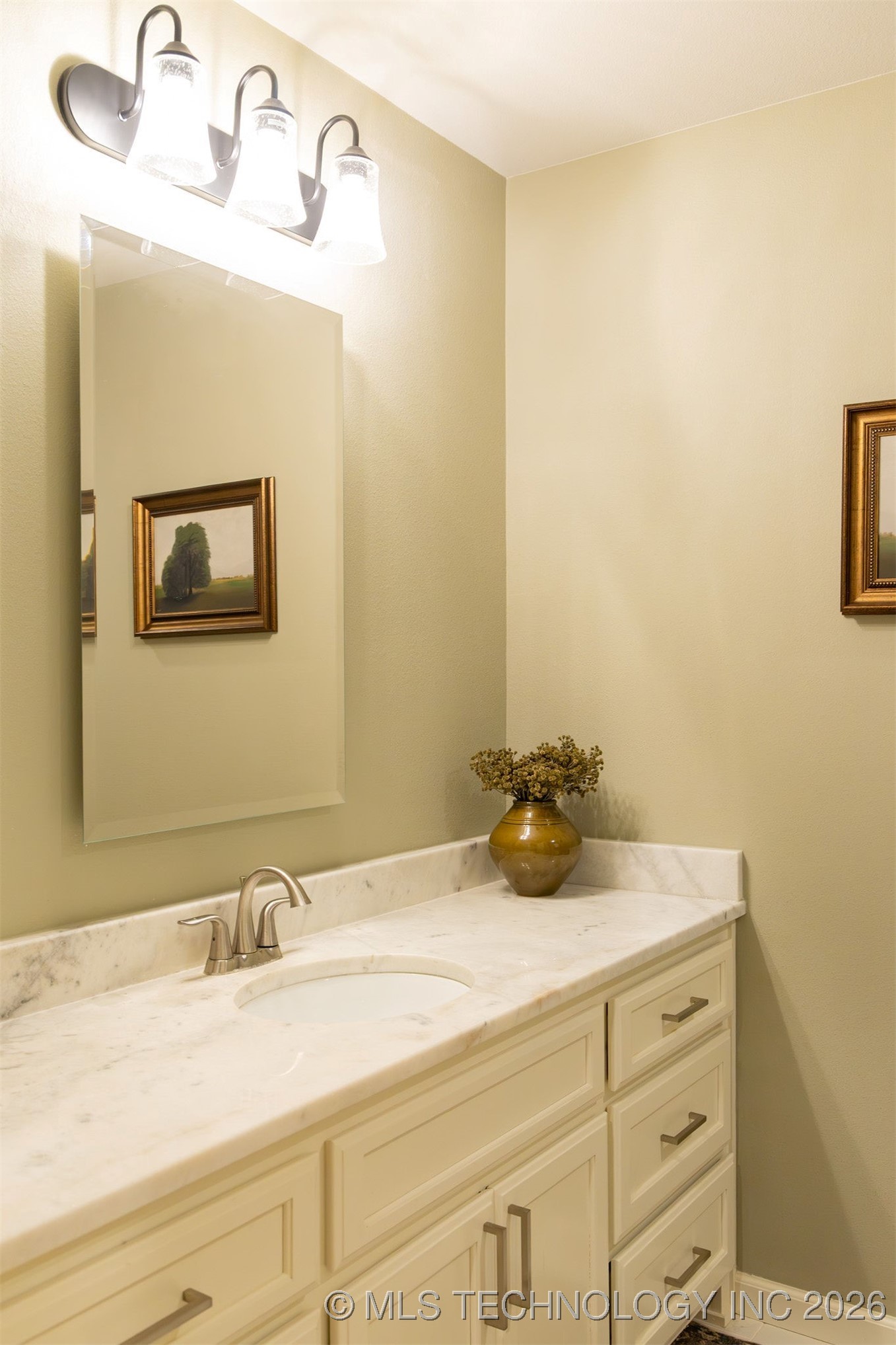 2525 E Northampton Street Property Photo 24