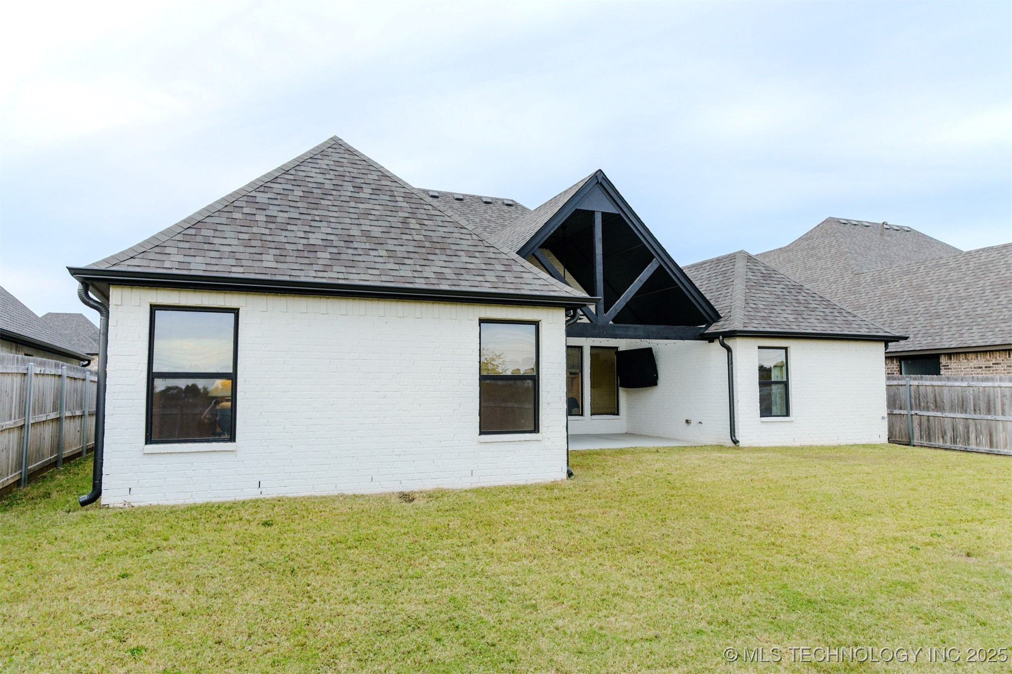 2525 E Northampton Street Property Photo 28