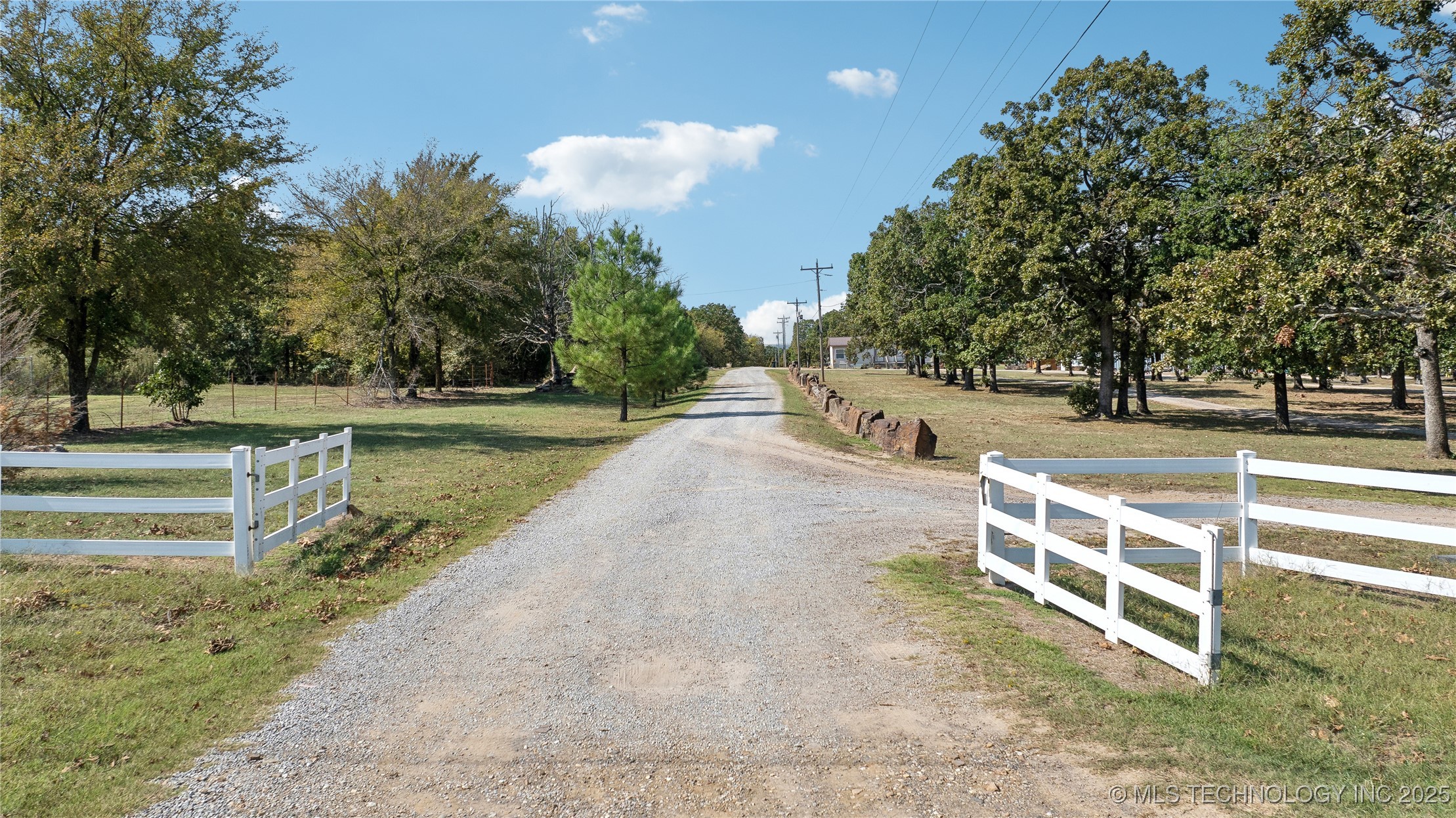109218 S 4030 Road Property Photo 4