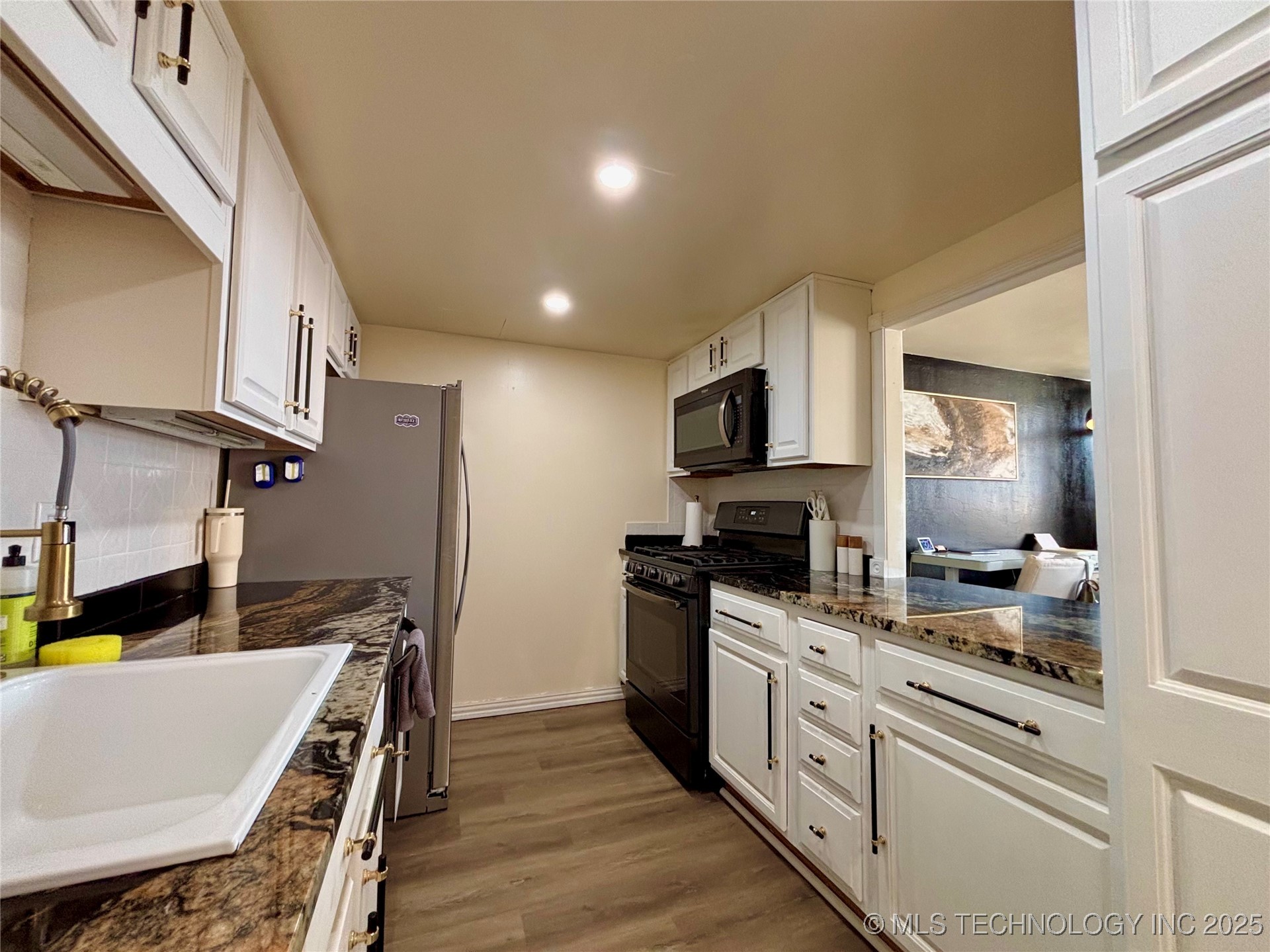 450 W 7th Street 809 Property Photo 4