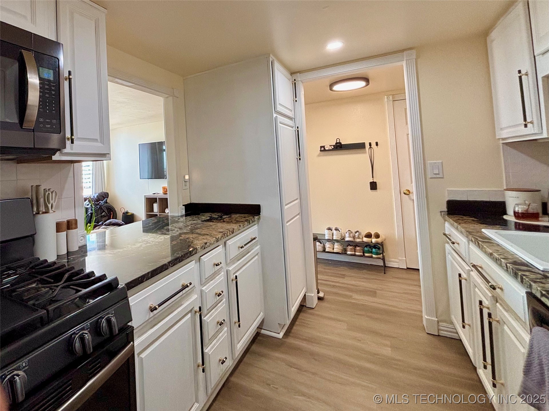 450 W 7th Street 809 Property Photo 5