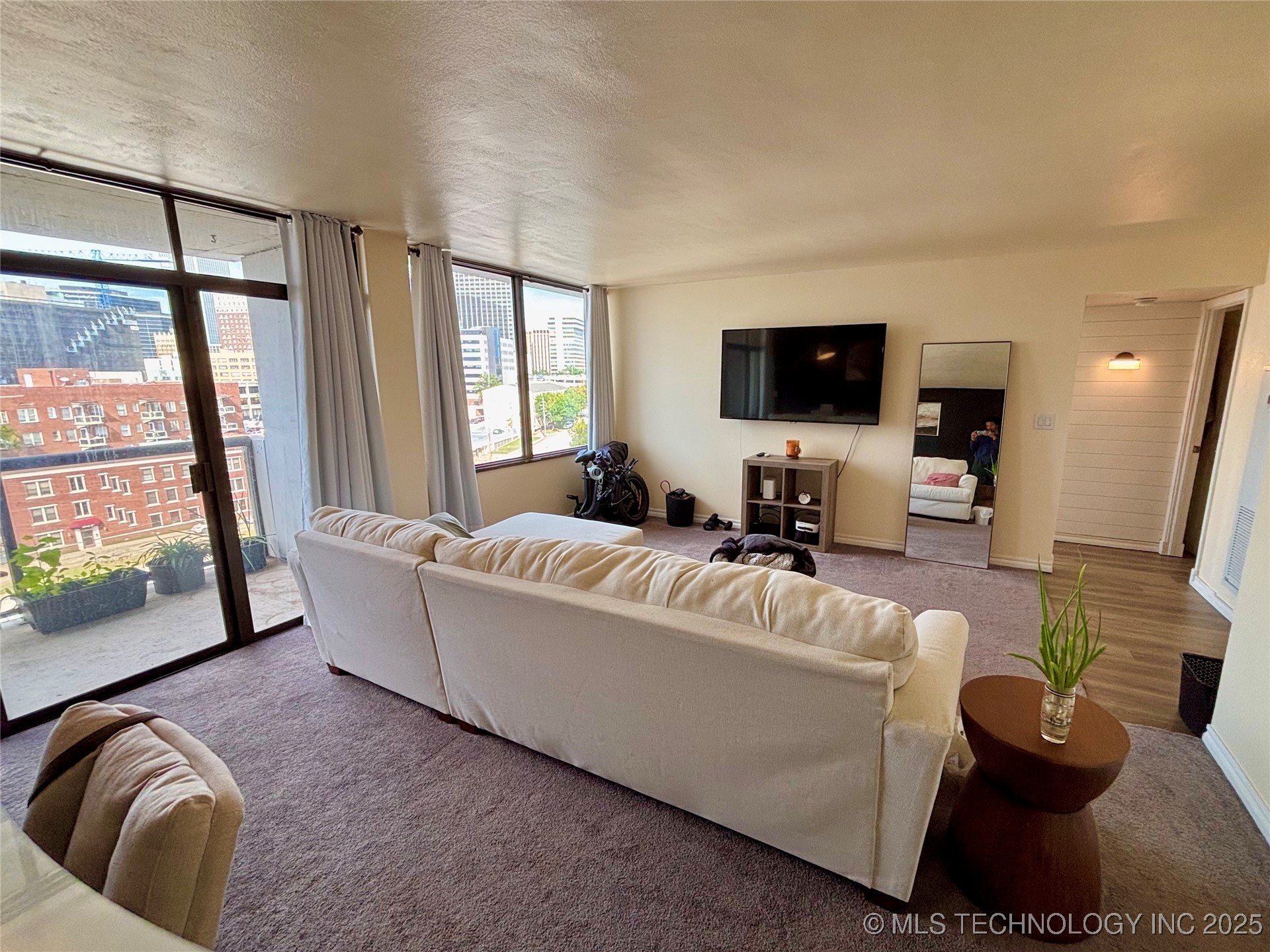 450 W 7th Street 809 Property Photo 7