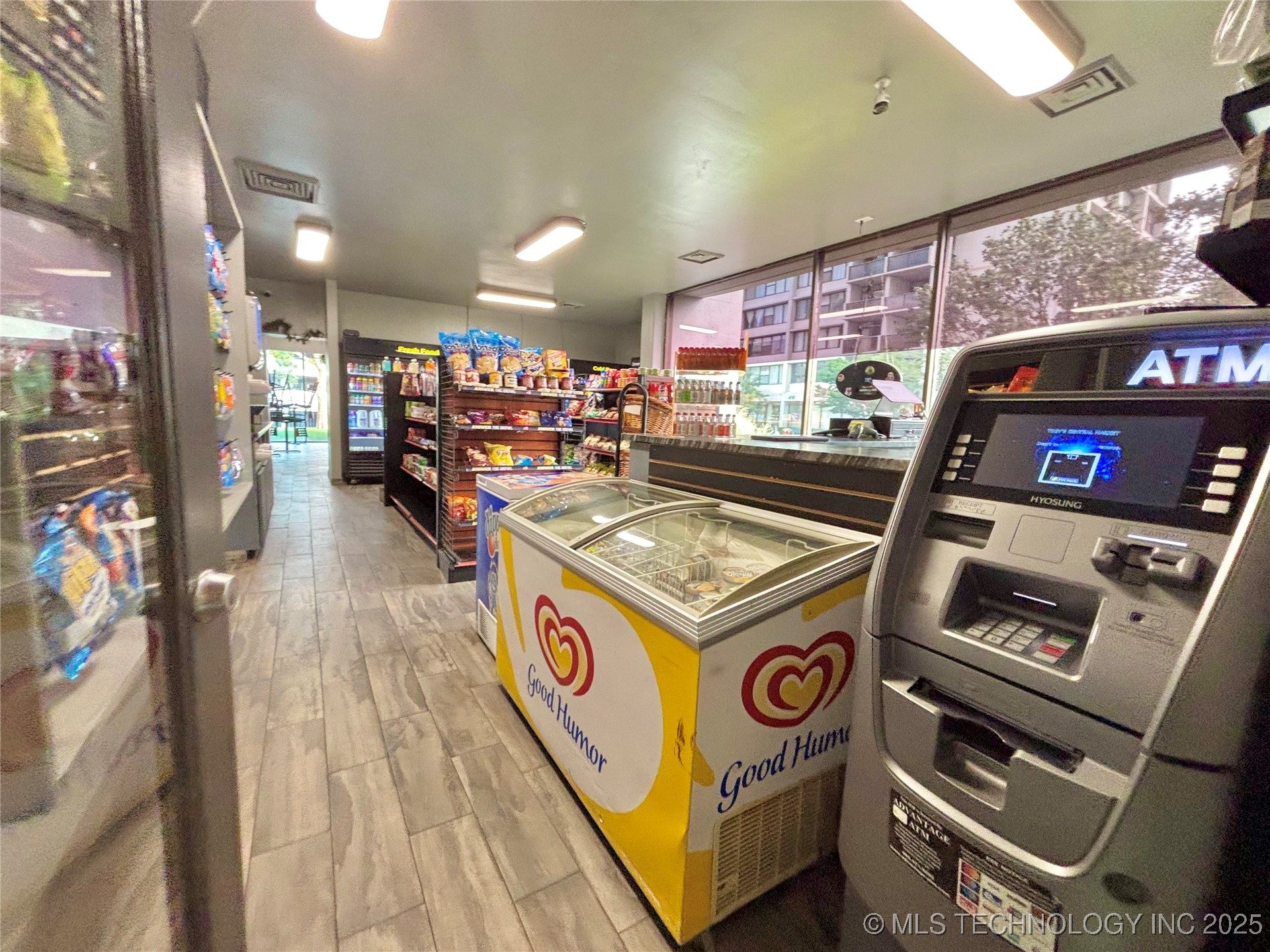 450 W 7th Street 809 Property Photo 22