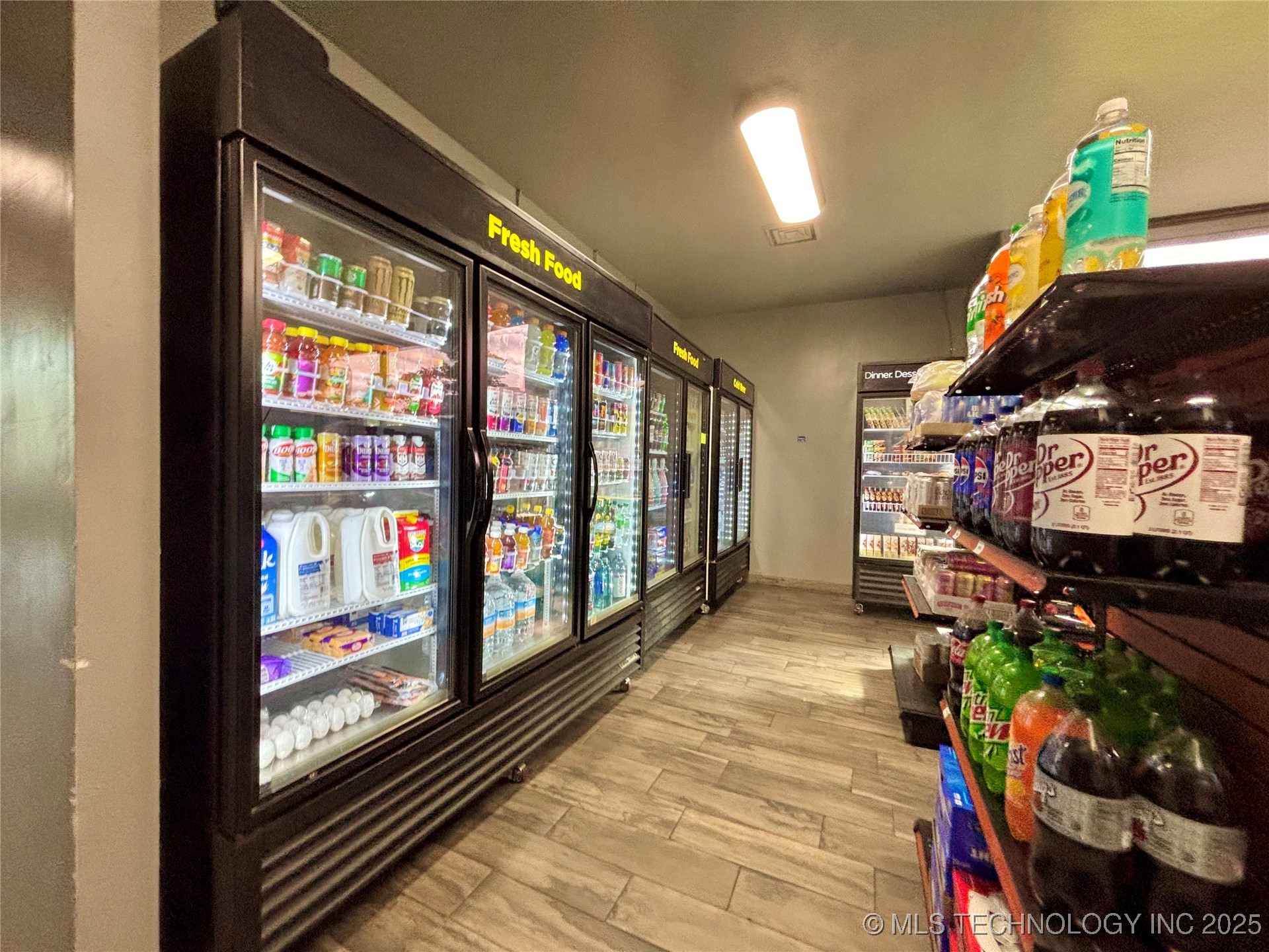 450 W 7th Street 809 Property Photo 23