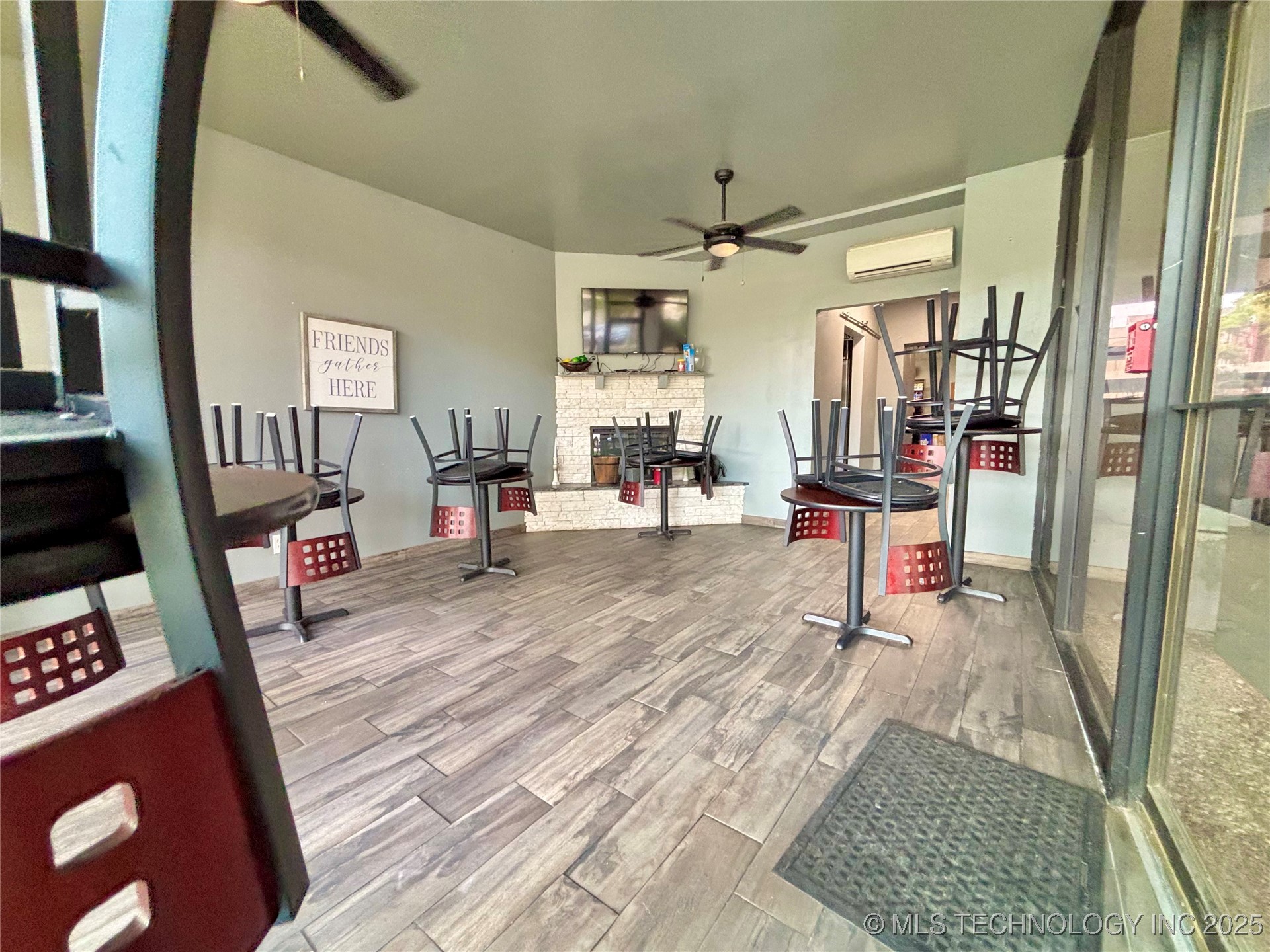 450 W 7th Street 809 Property Photo 24