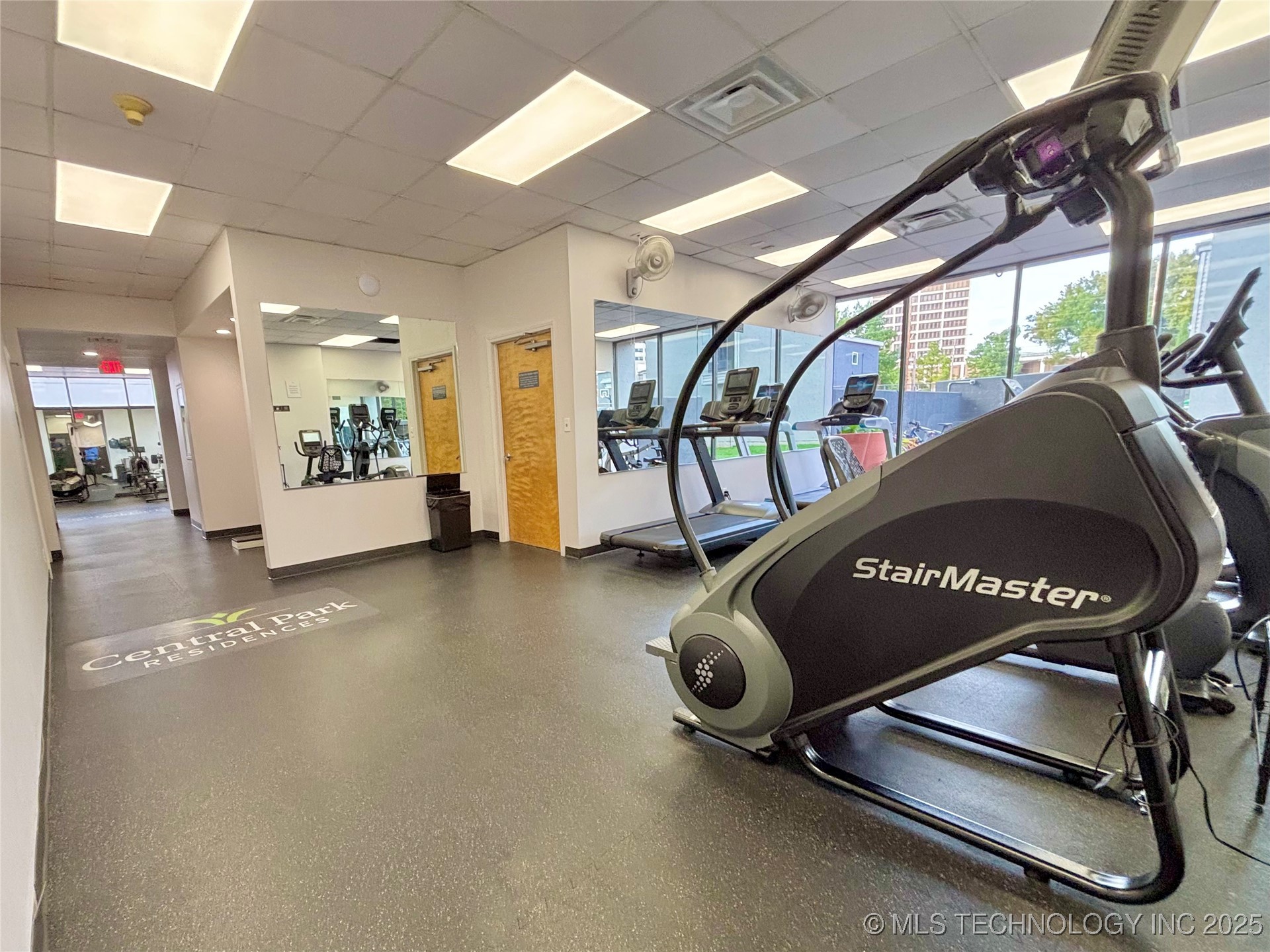 450 W 7th Street 809 Property Photo 25