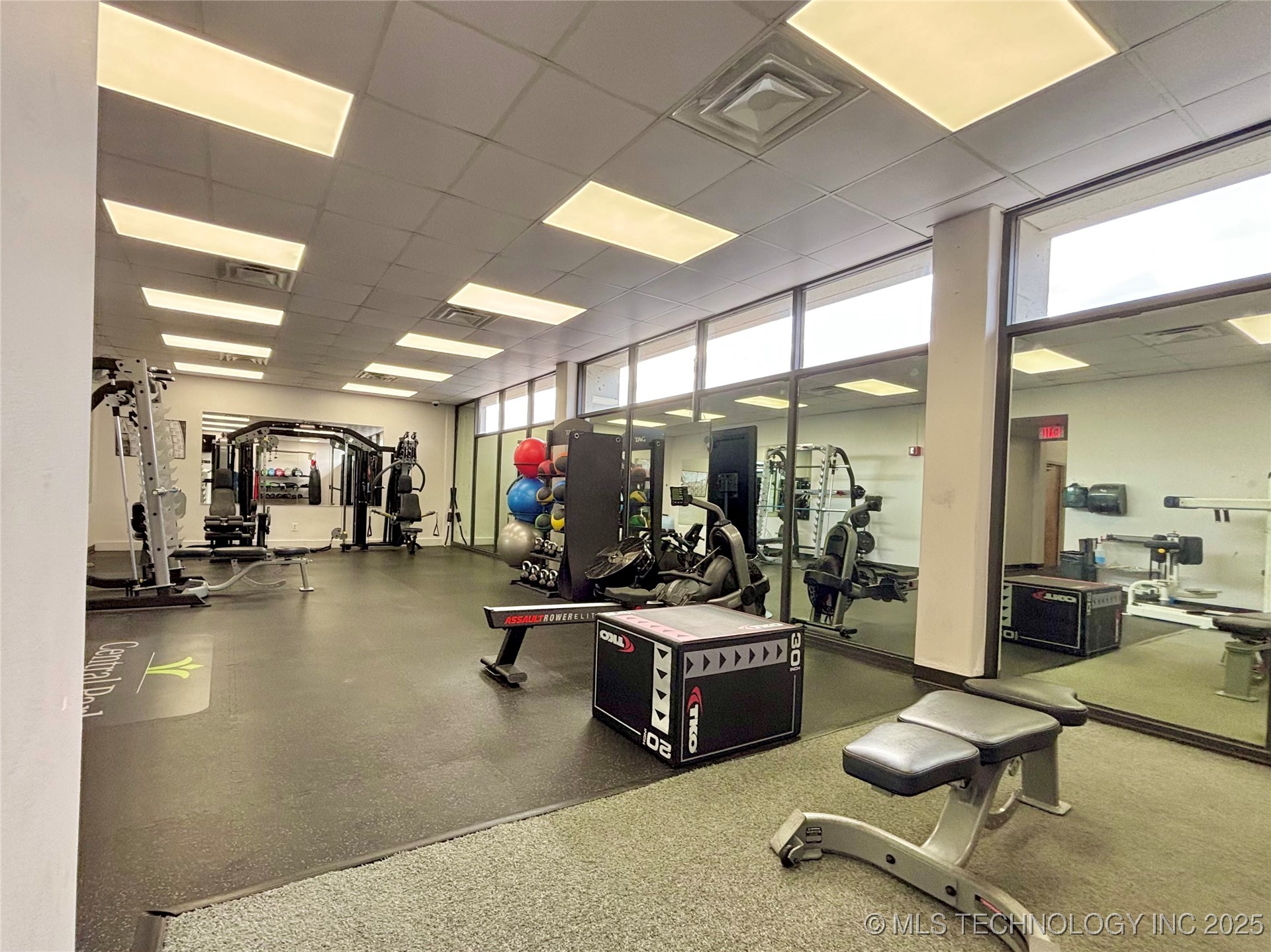 450 W 7th Street 809 Property Photo 27