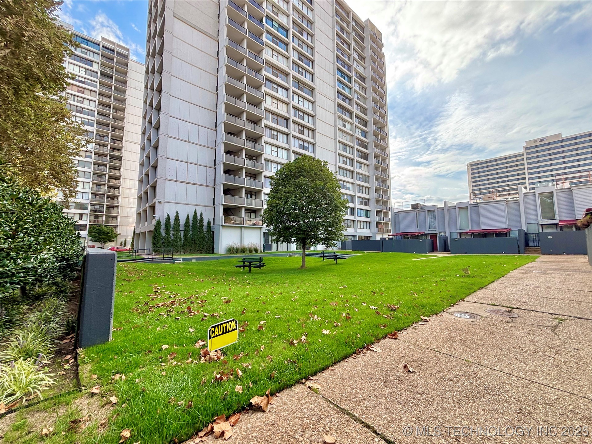 450 W 7th Street 809 Property Photo 31