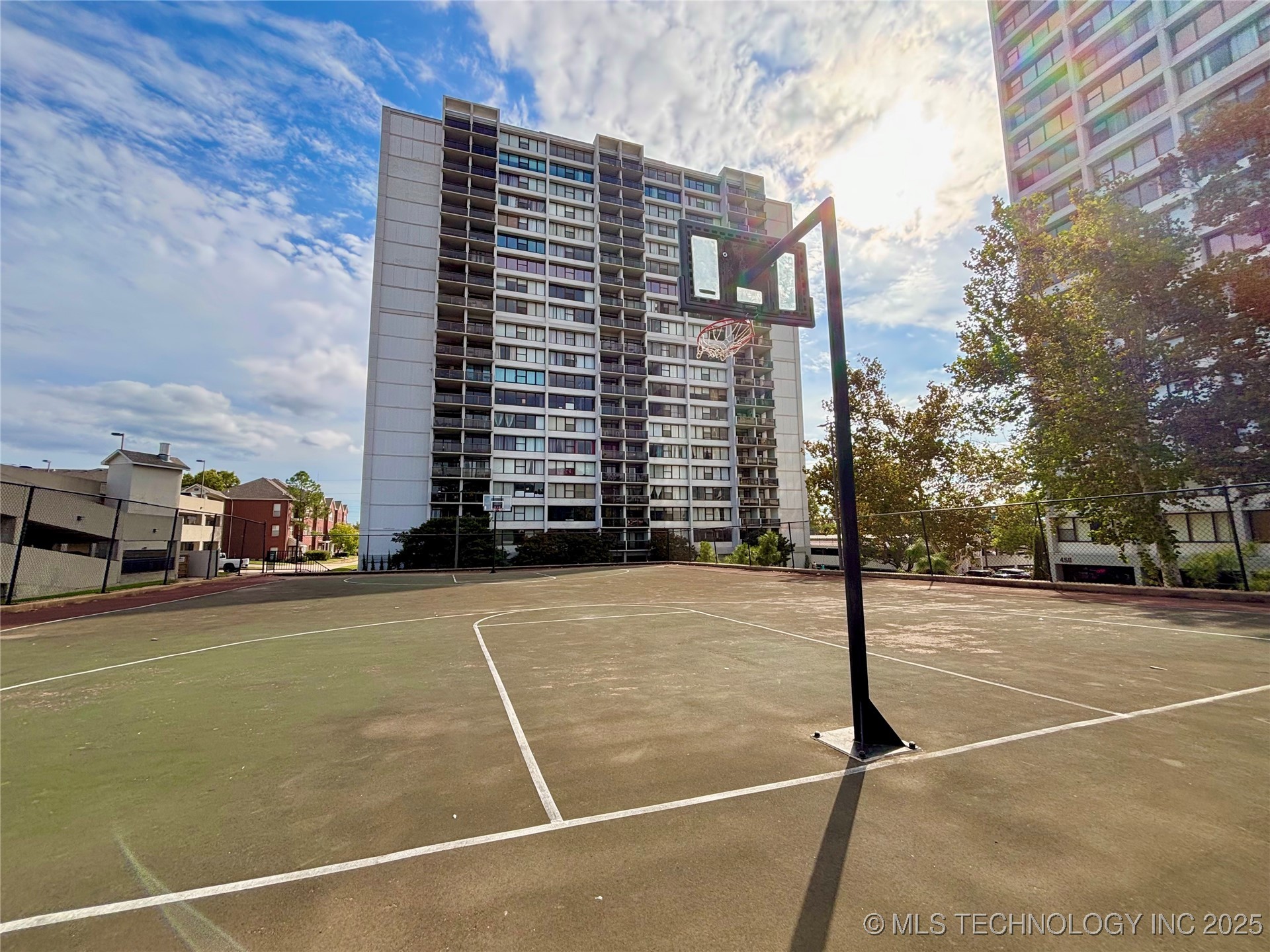 450 W 7th Street 809 Property Photo 34