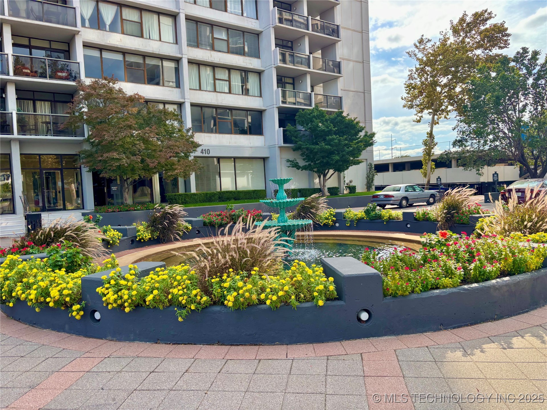 450 W 7th Street 809 Property Photo 36