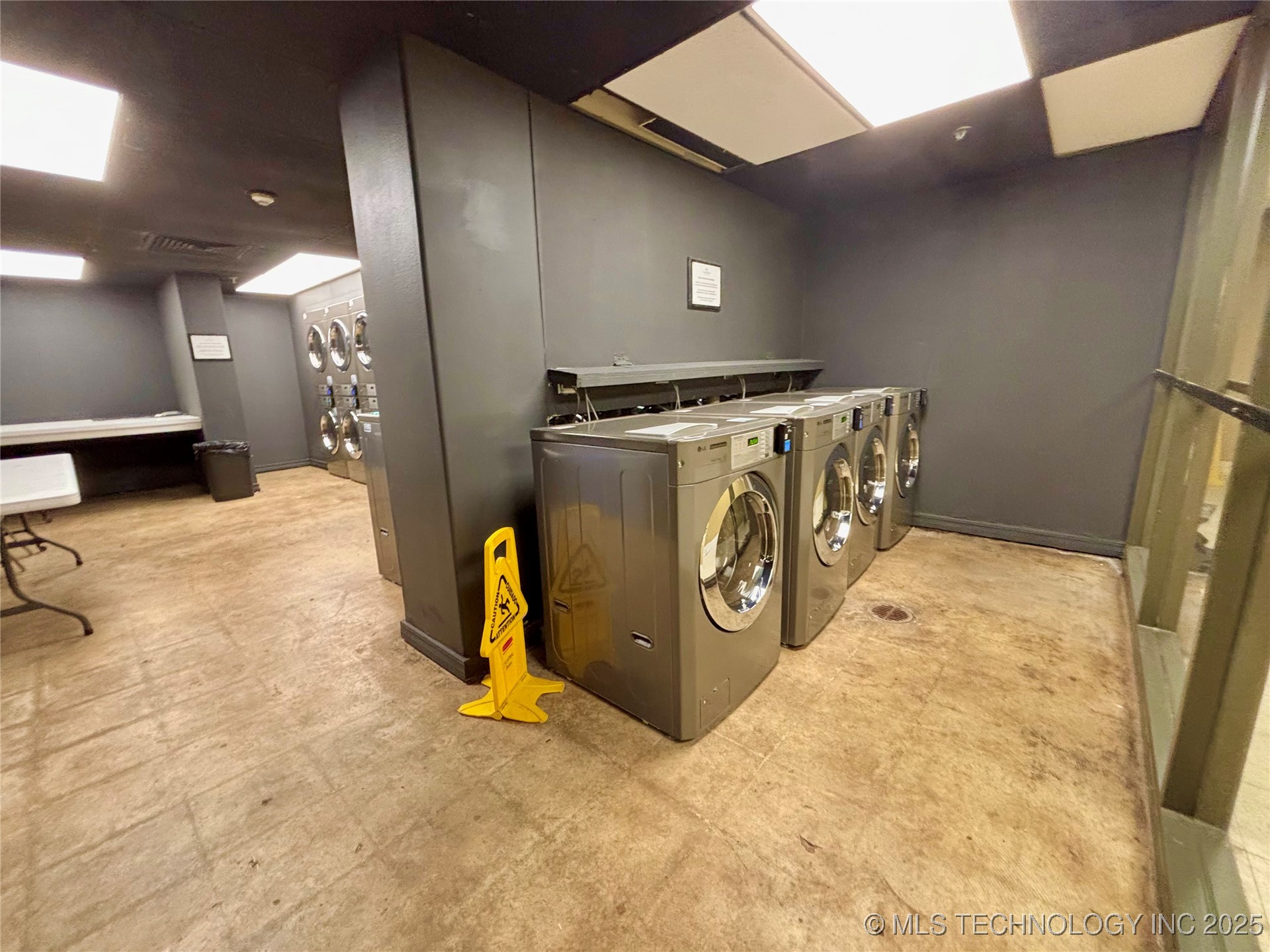 450 W 7th Street 809 Property Photo 39