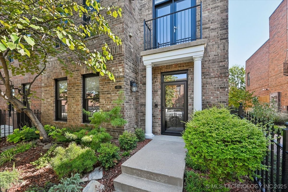 711 S Norfolk Avenue