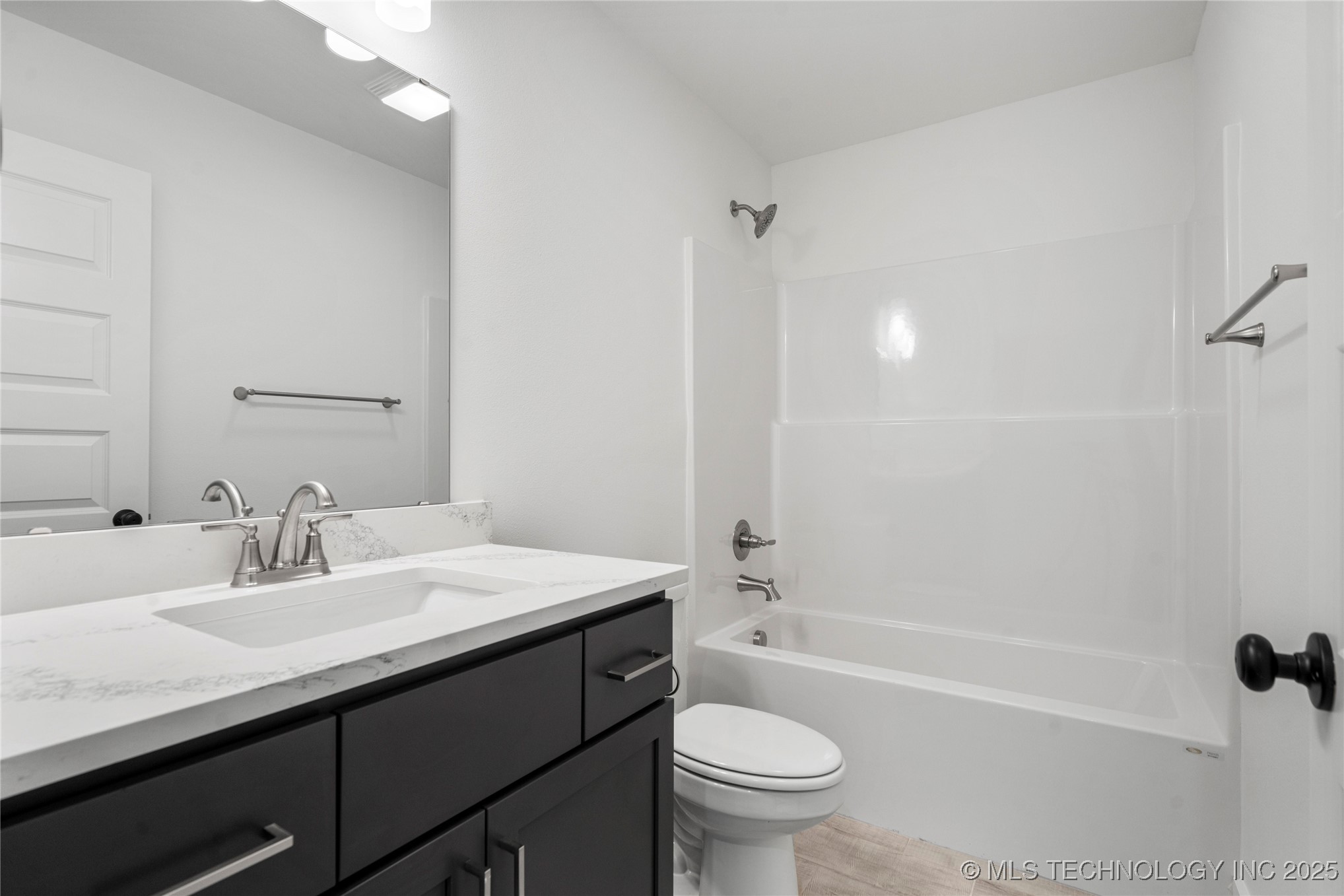 2812 E Monroe Street Property Photo 5