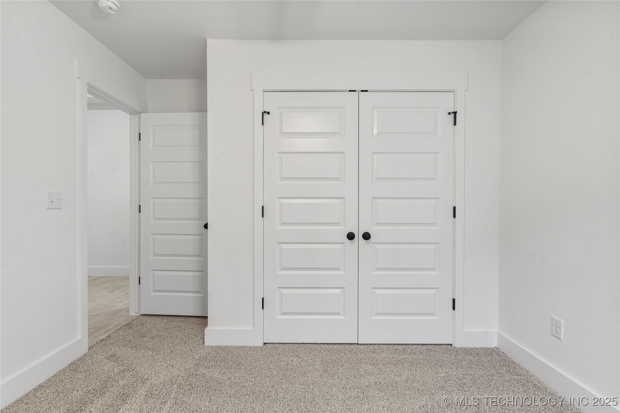 2812 E Monroe Street Property Photo 7