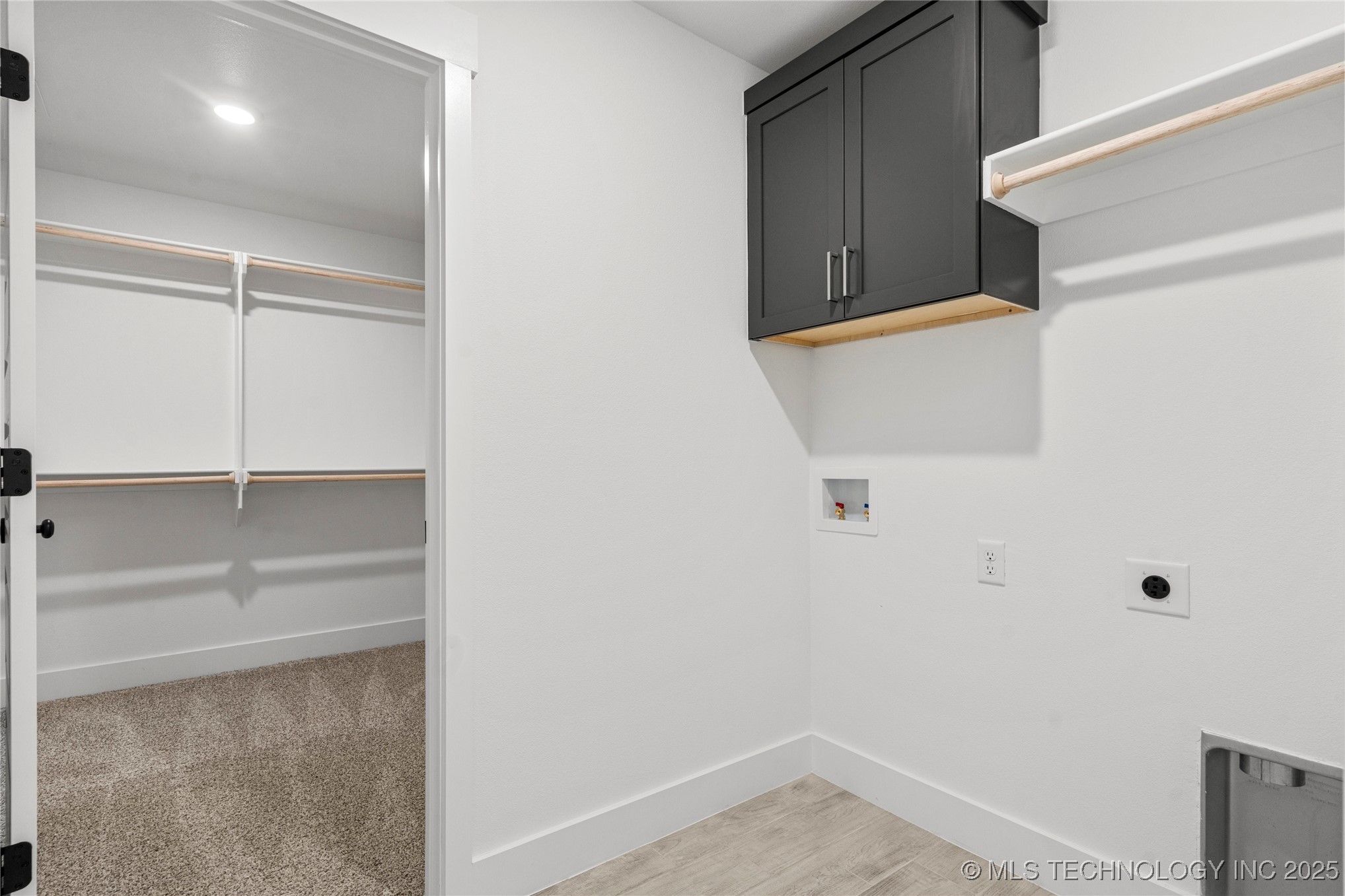 2812 E Monroe Street Property Photo 8