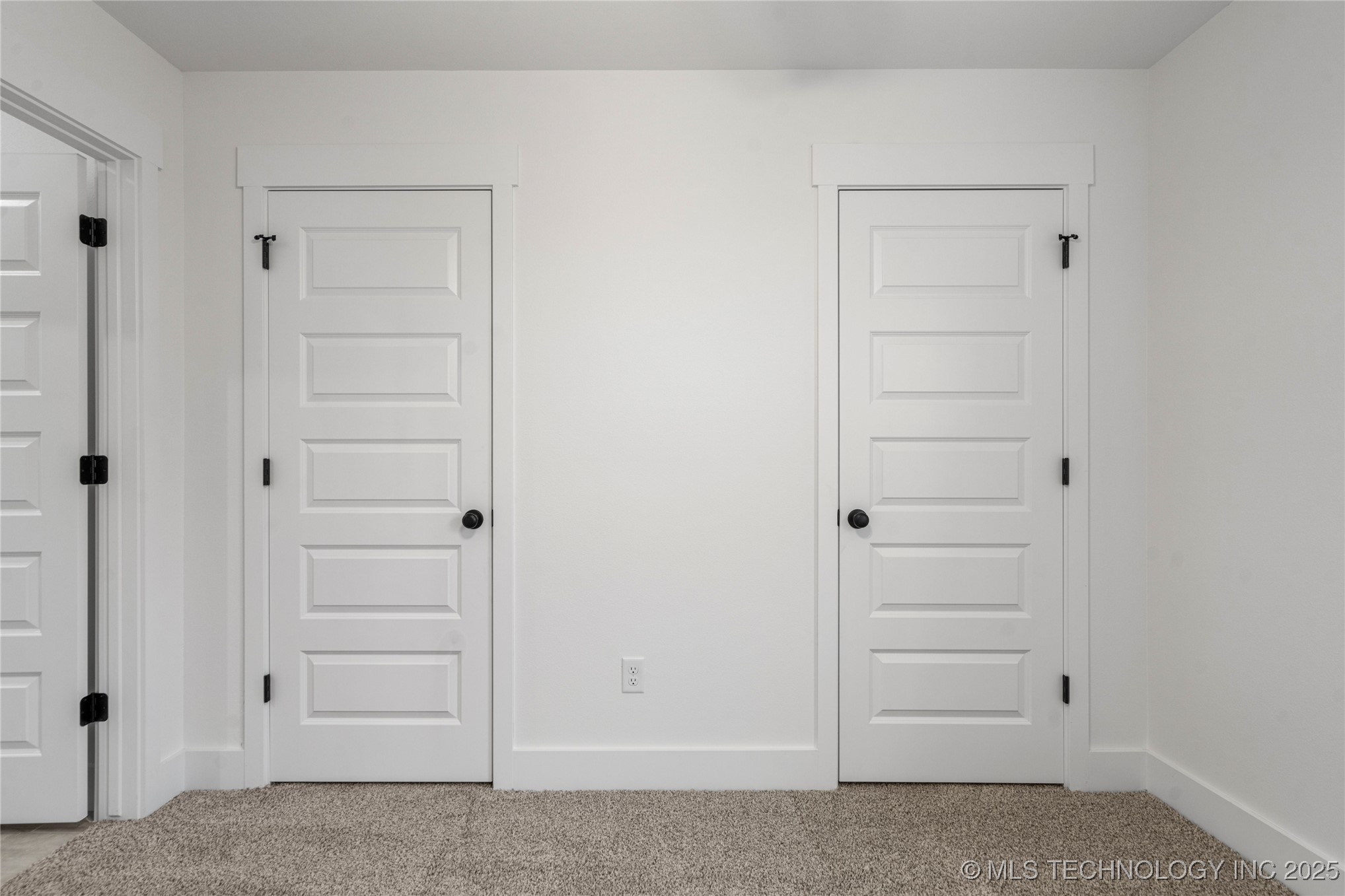 2812 E Monroe Street Property Photo 10