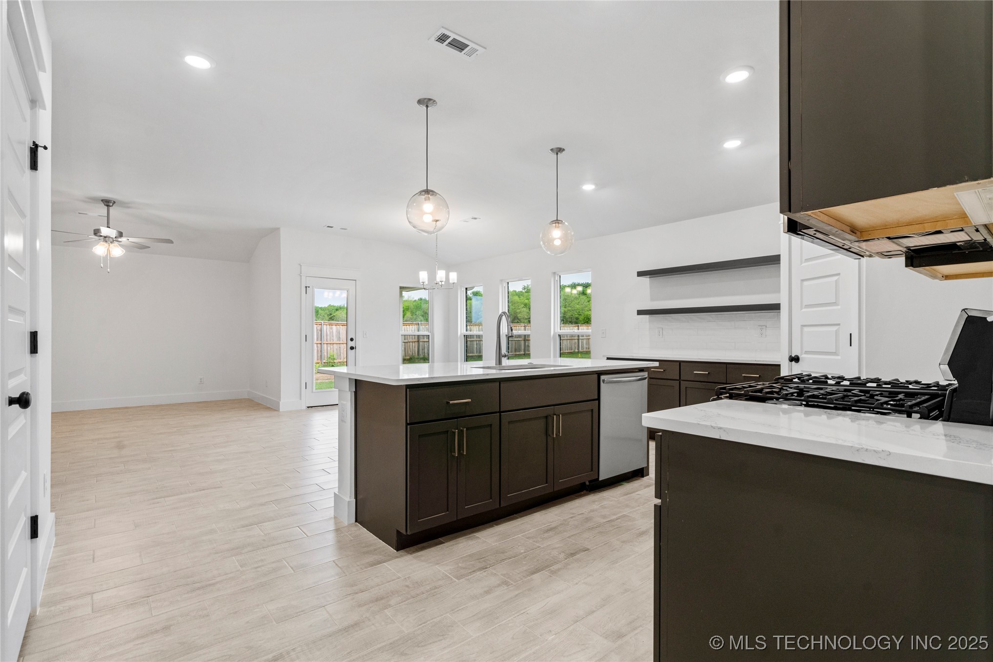 2812 E Monroe Street Property Photo 11