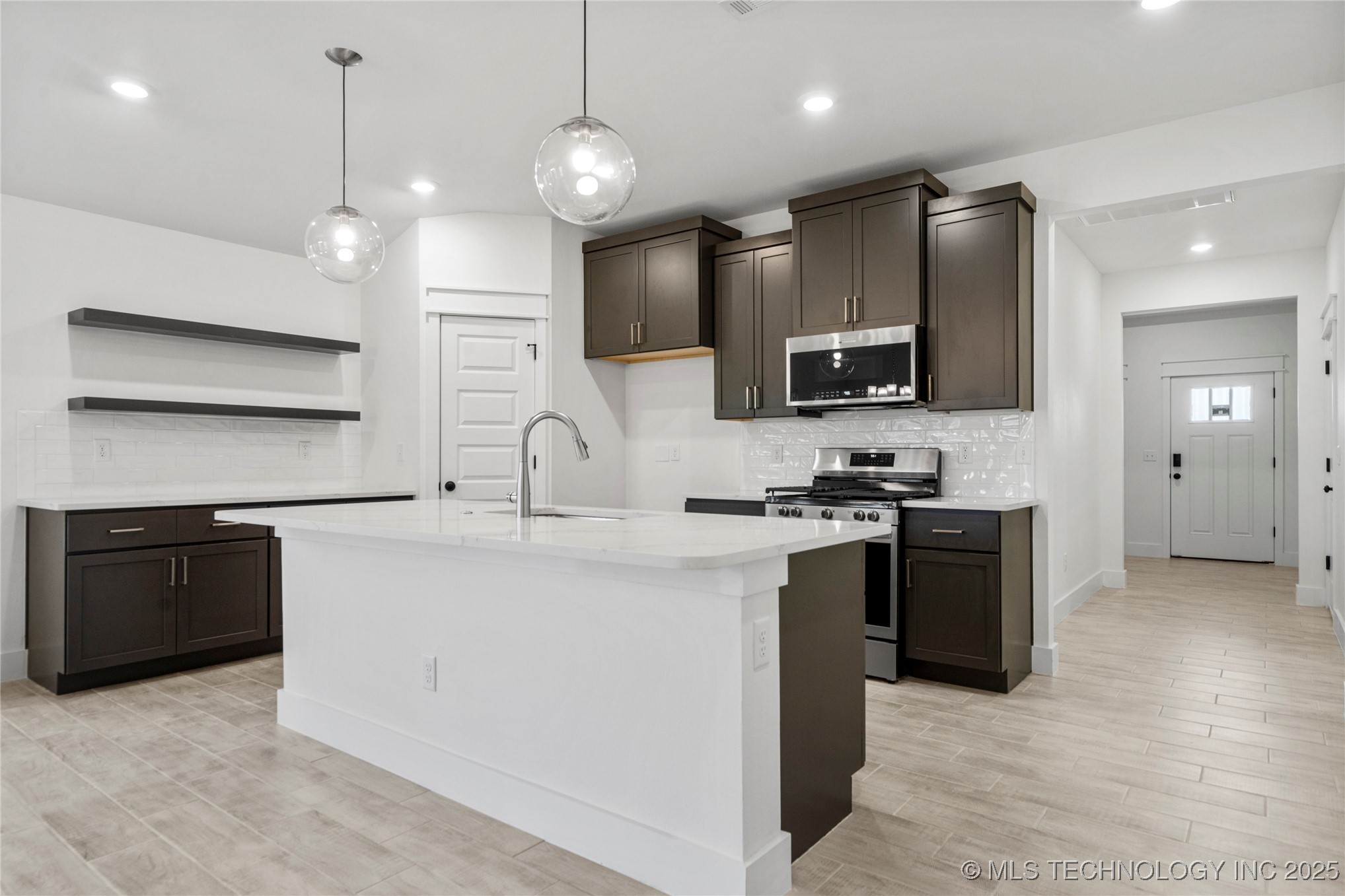 2812 E Monroe Street Property Photo 12