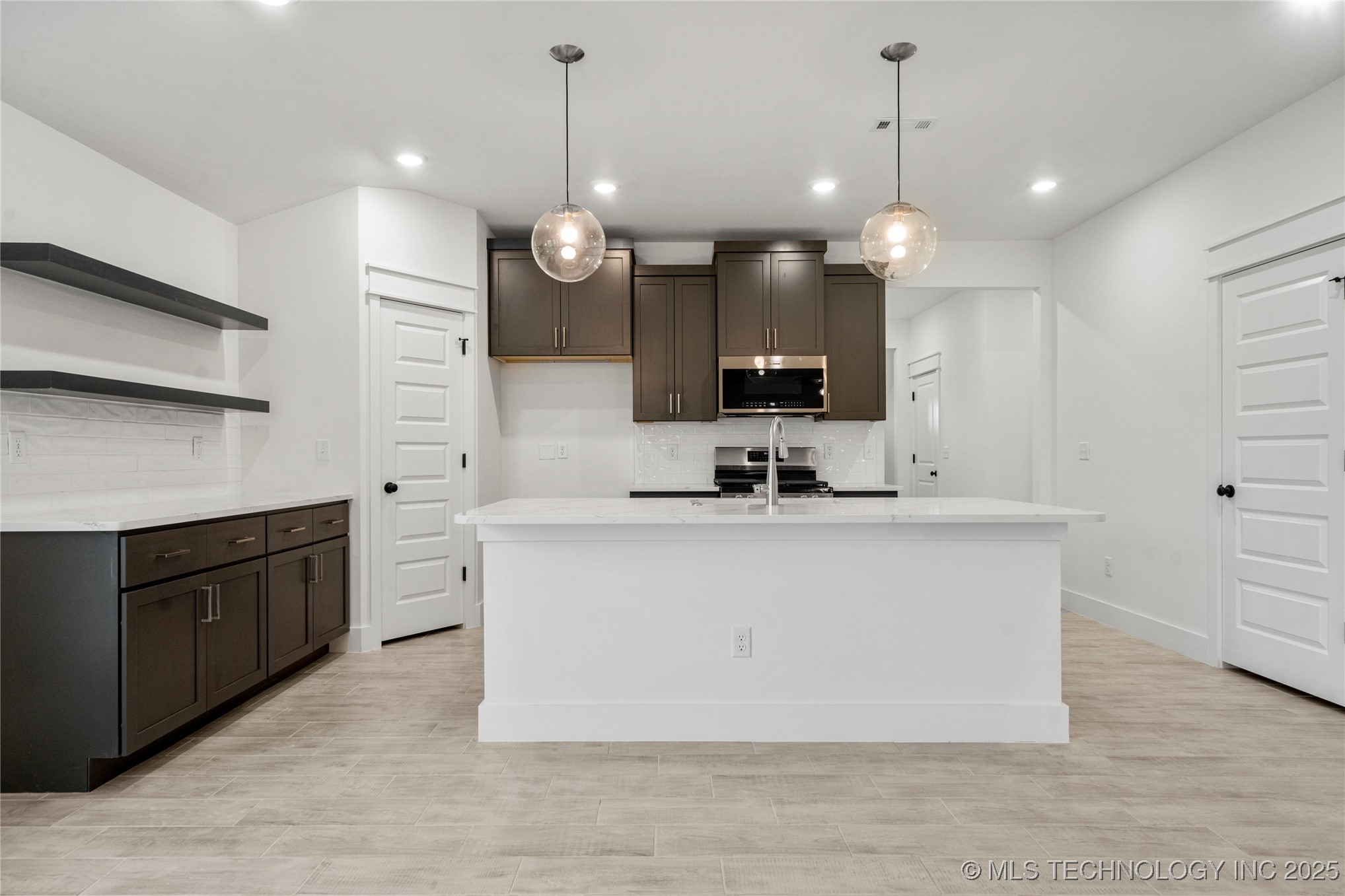 2812 E Monroe Street Property Photo 13