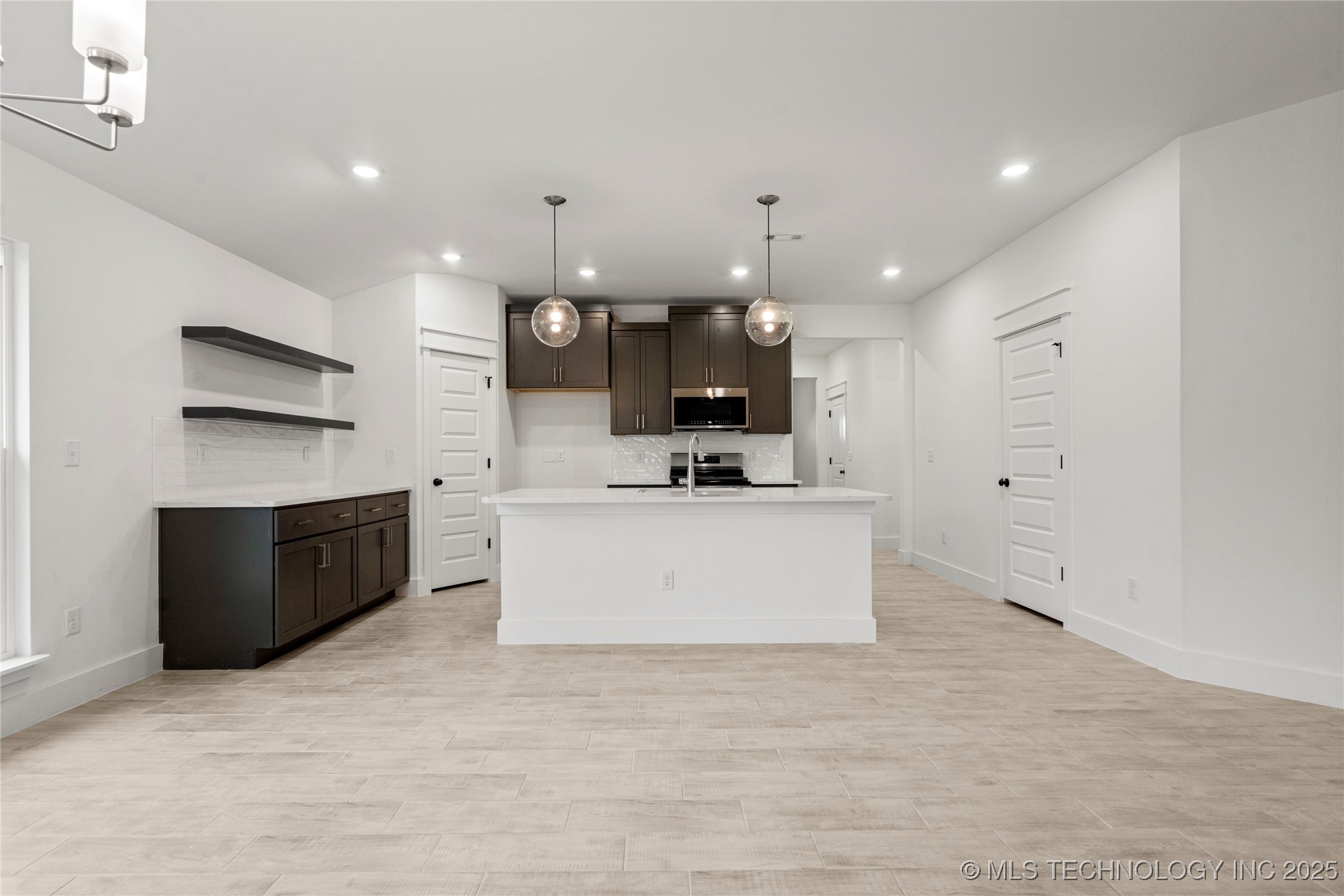 2812 E Monroe Street Property Photo 14