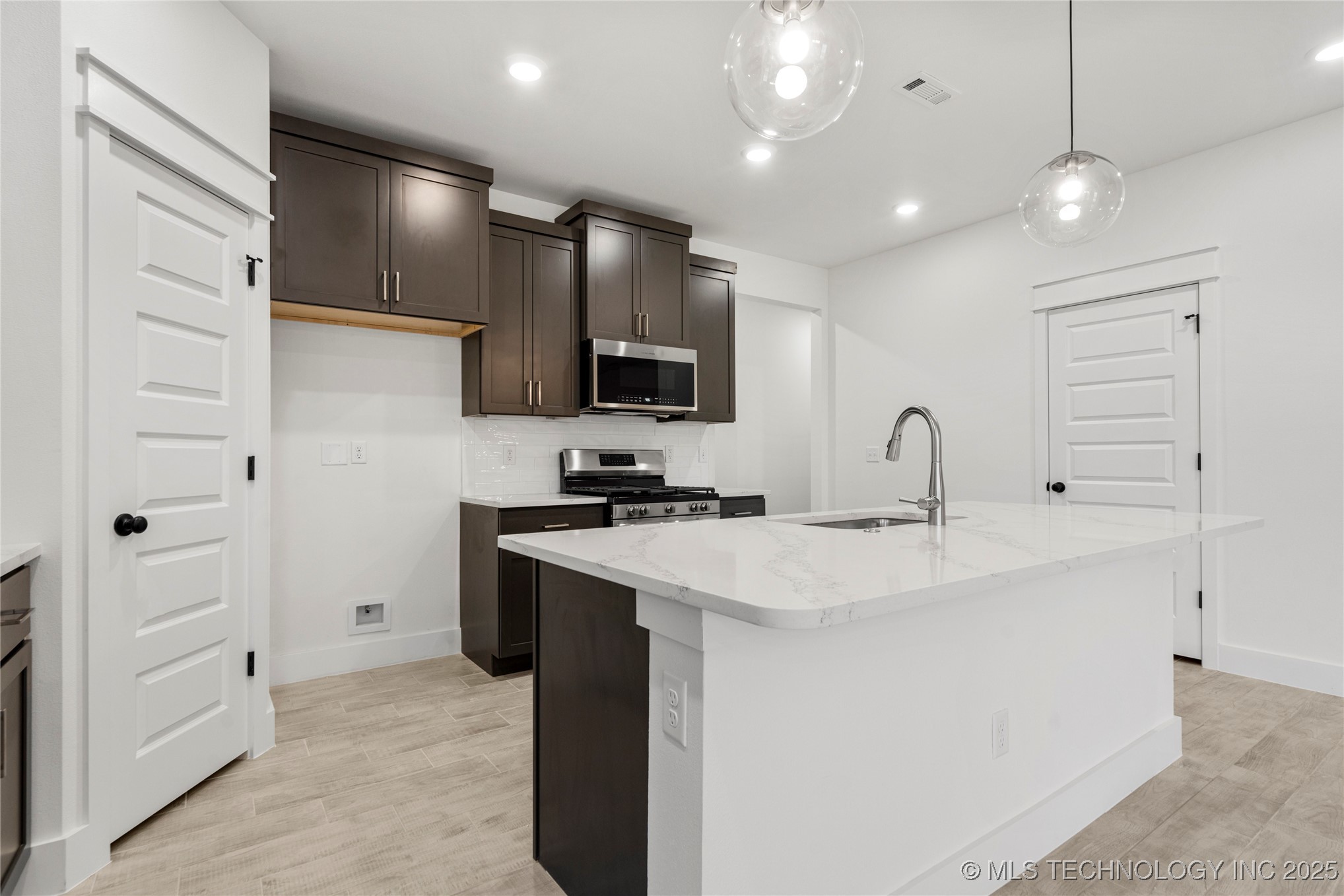 2812 E Monroe Street Property Photo 15