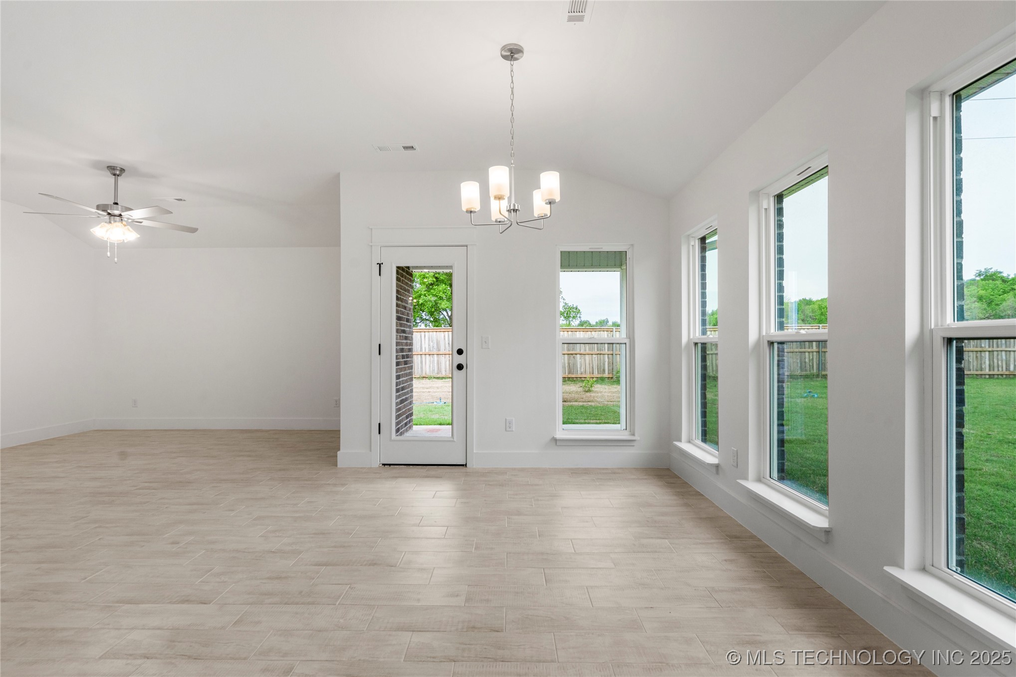 2812 E Monroe Street Property Photo 16