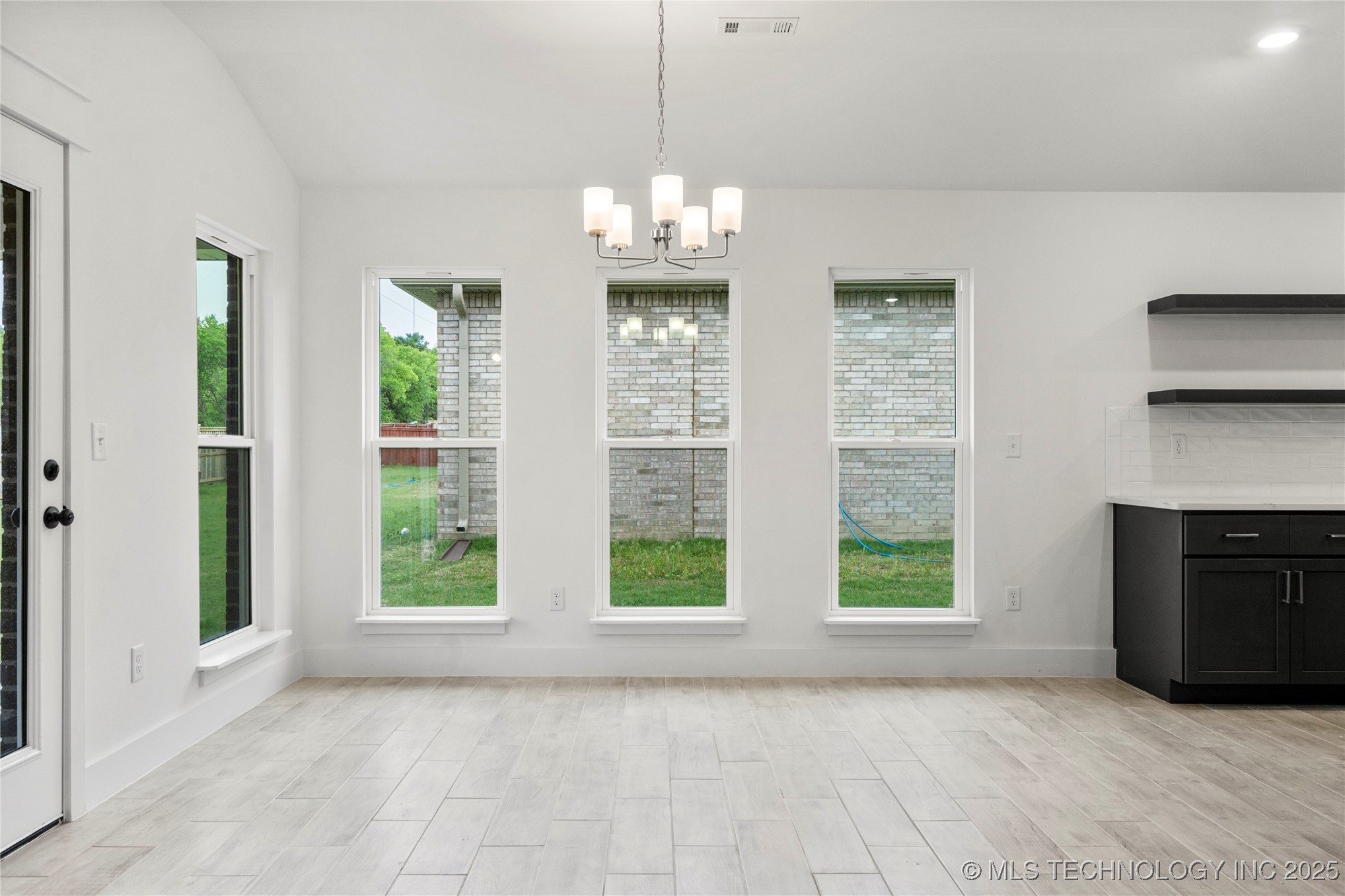 2812 E Monroe Street Property Photo 18