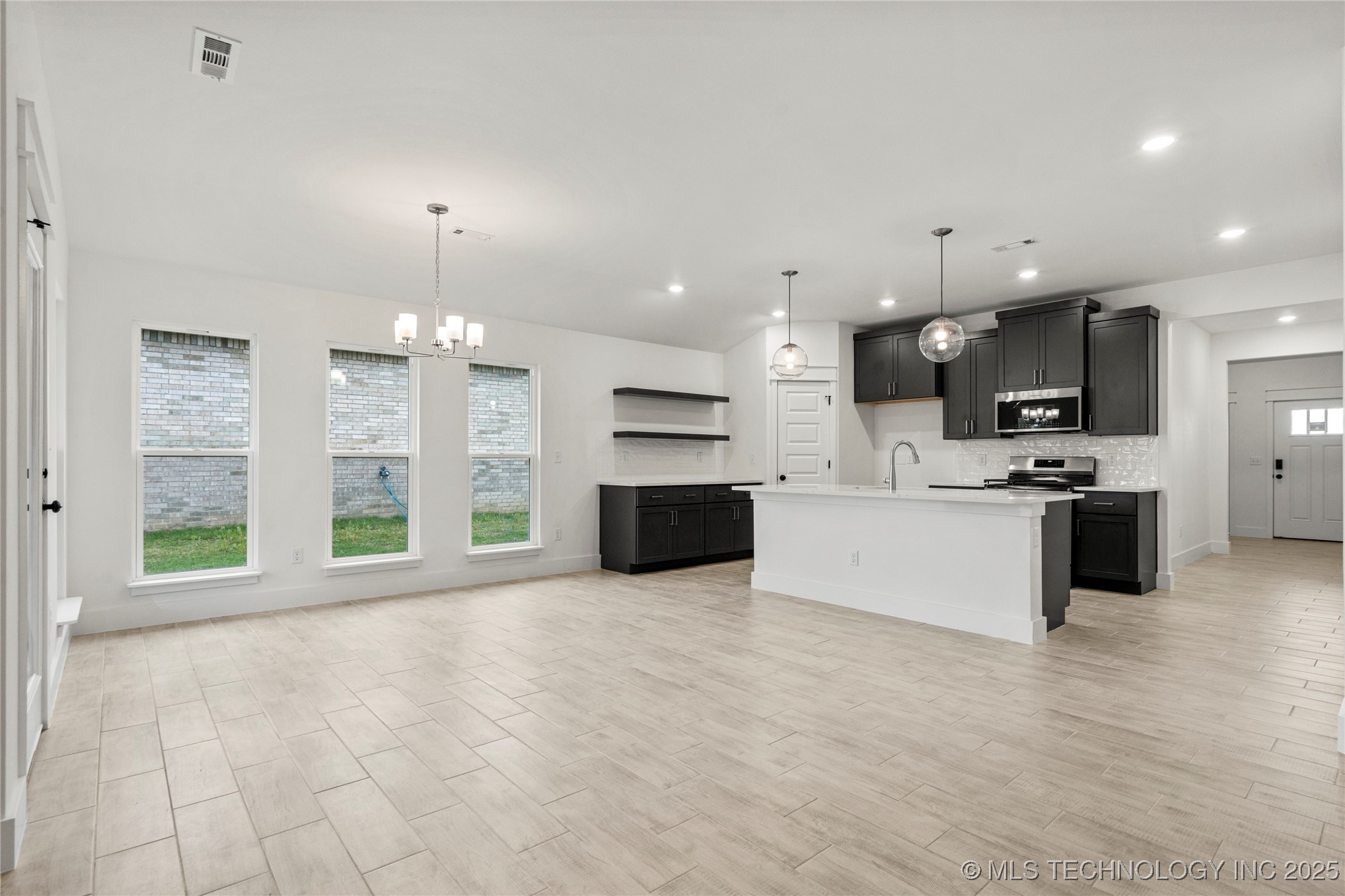 2812 E Monroe Street Property Photo 19