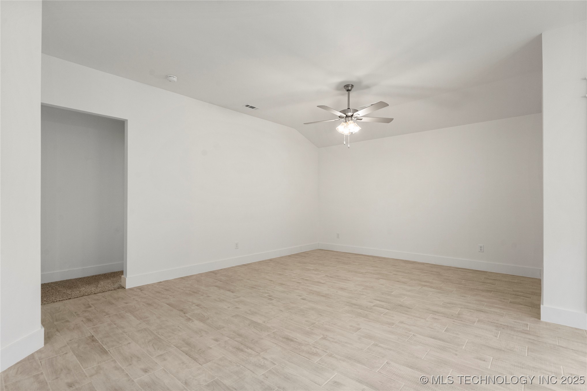 2812 E Monroe Street Property Photo 20