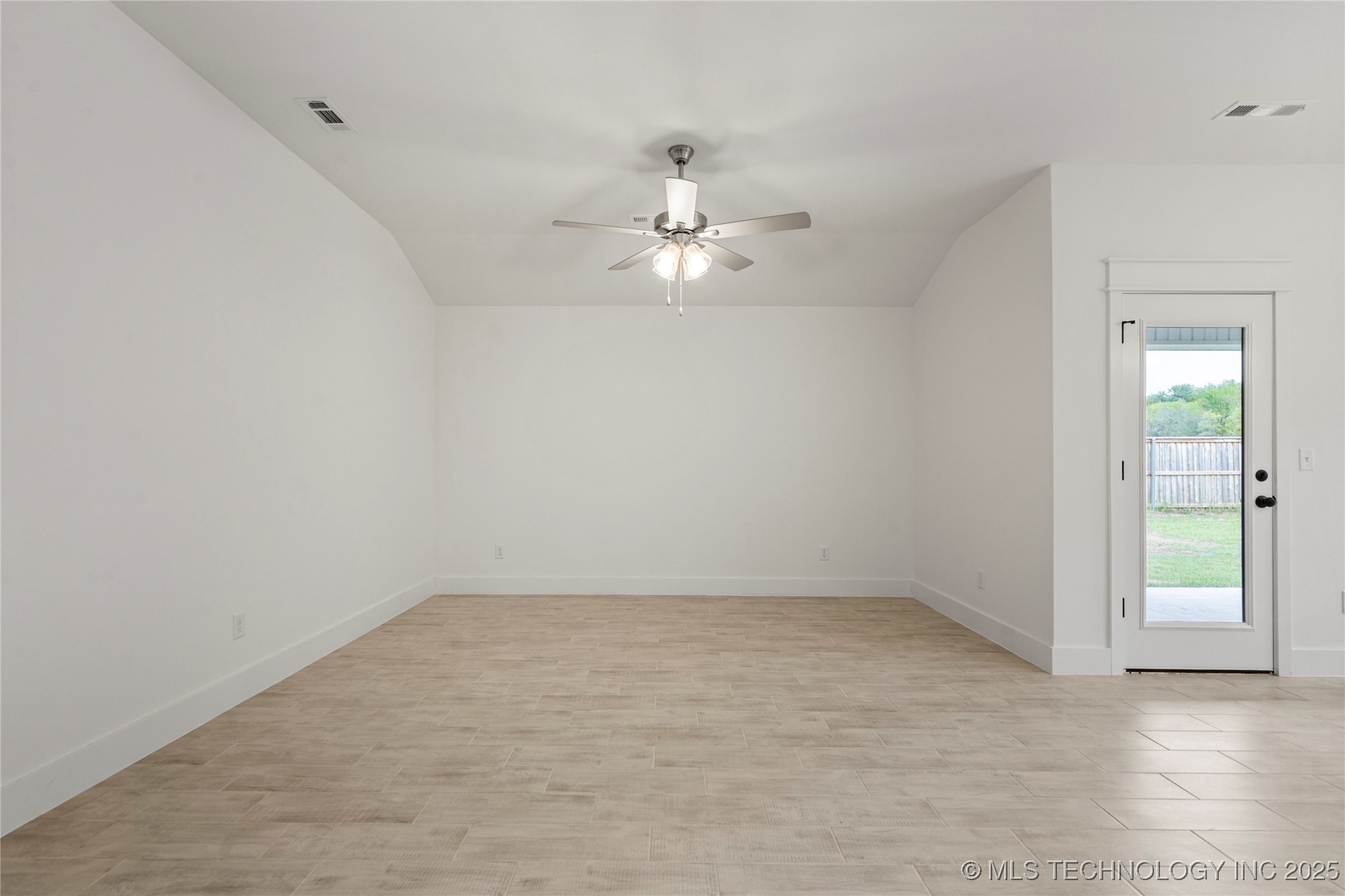 2812 E Monroe Street Property Photo 21