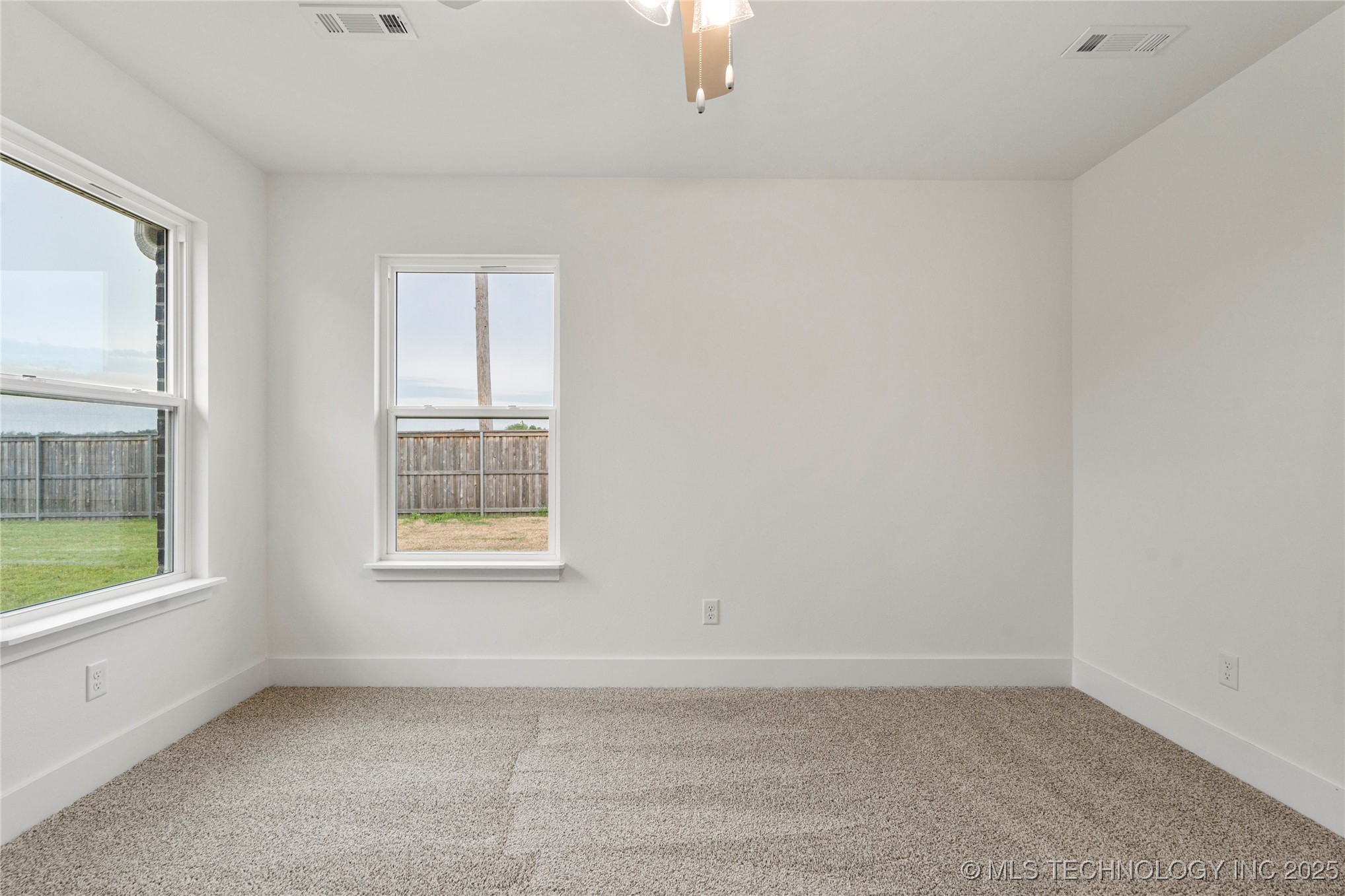 2812 E Monroe Street Property Photo 23