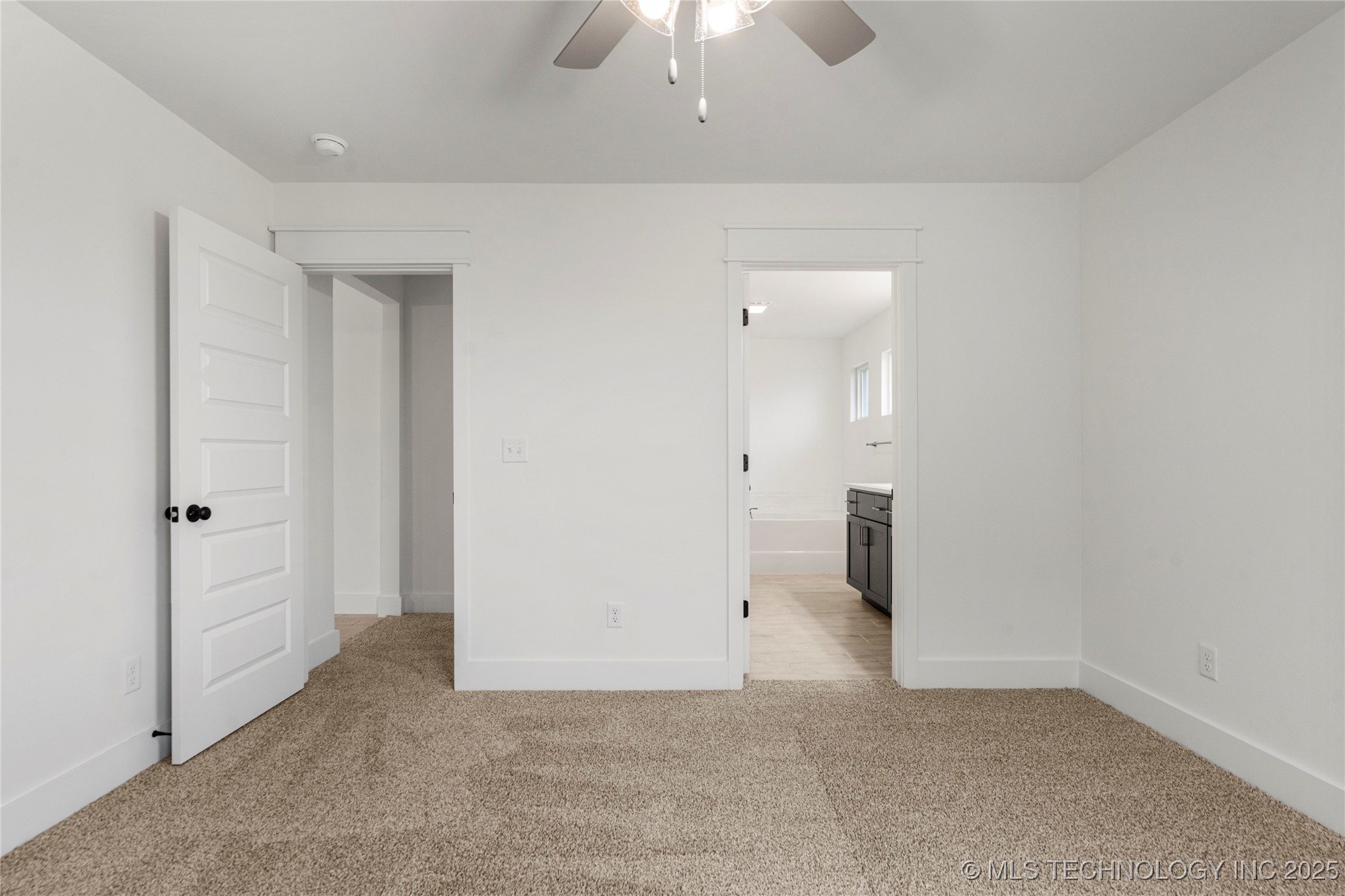 2812 E Monroe Street Property Photo 24