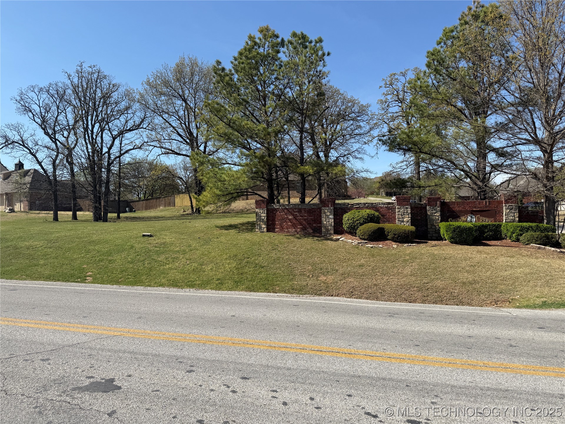 1302 N Old North Place Property Photo 2