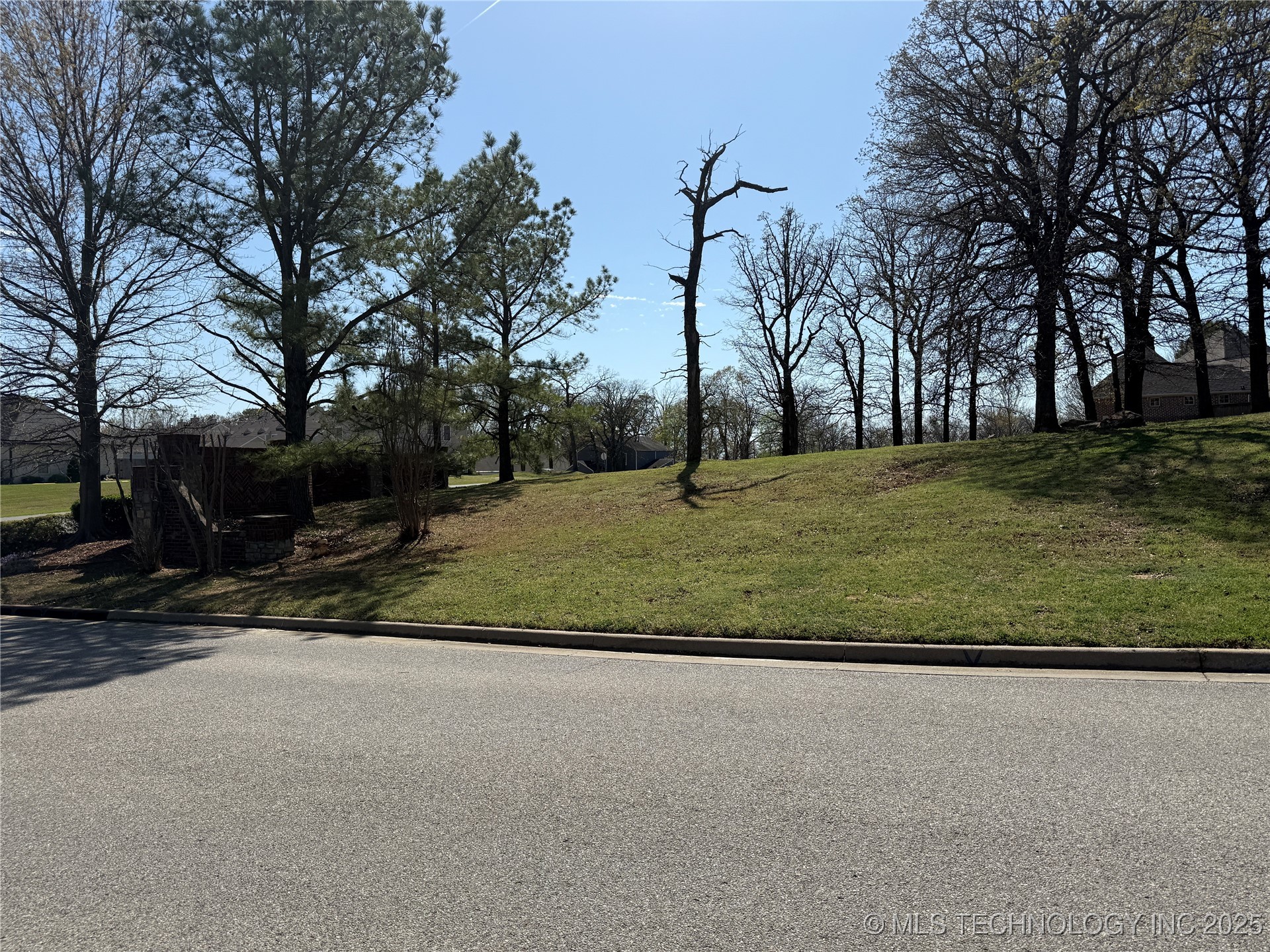 1302 N Old North Place Property Photo 3