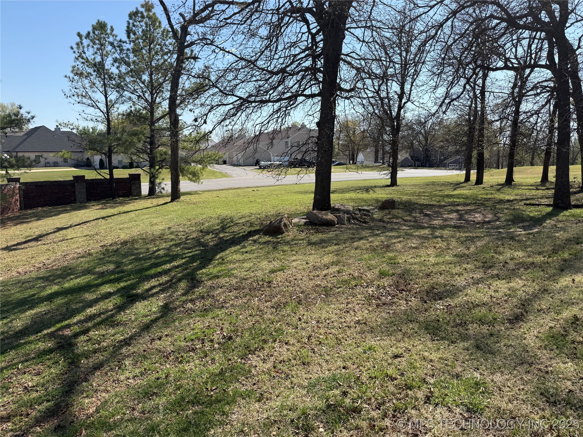 1302 N Old North Place Property Photo 5