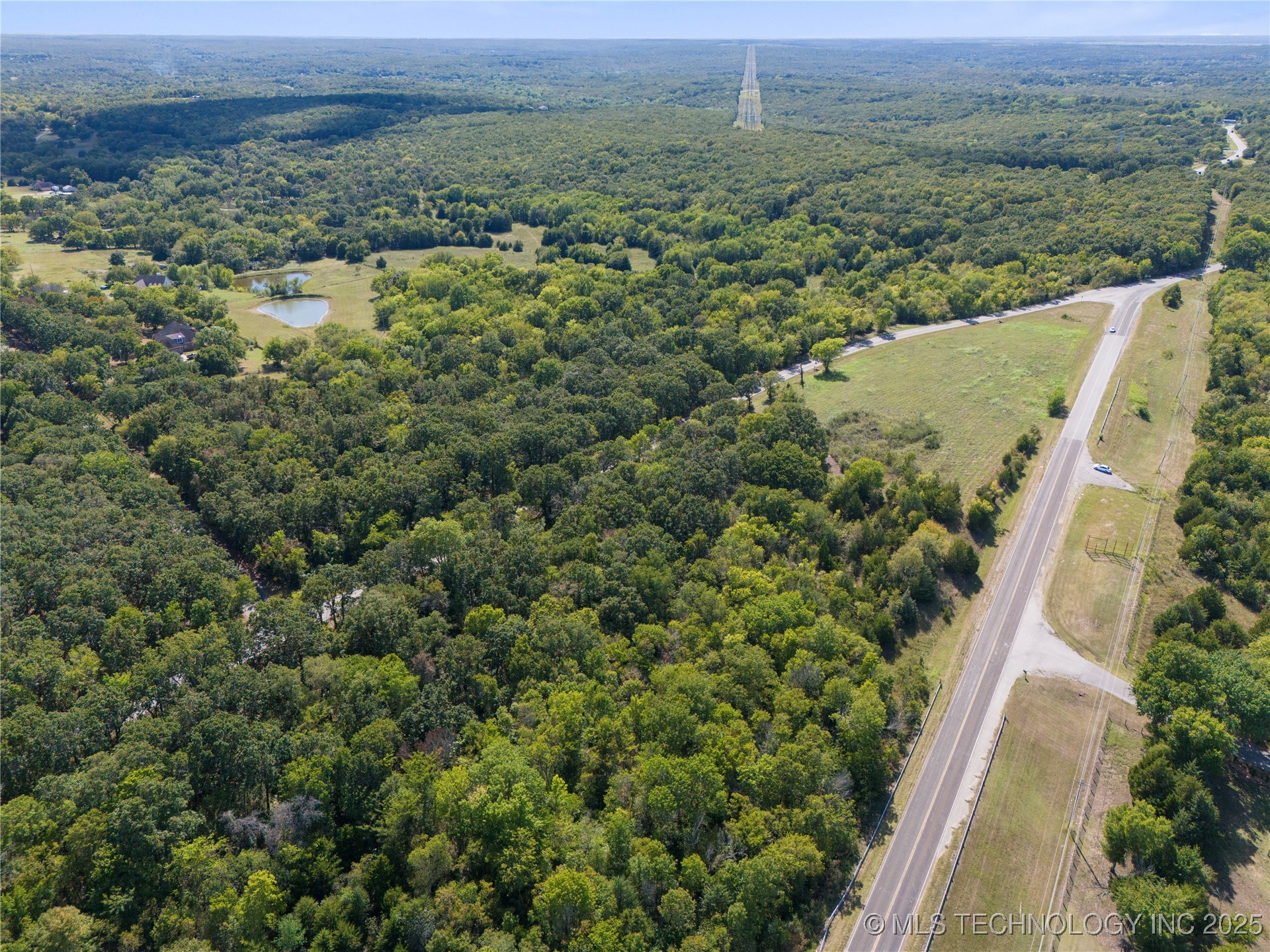 02 W Coyote Trail Property Photo 2