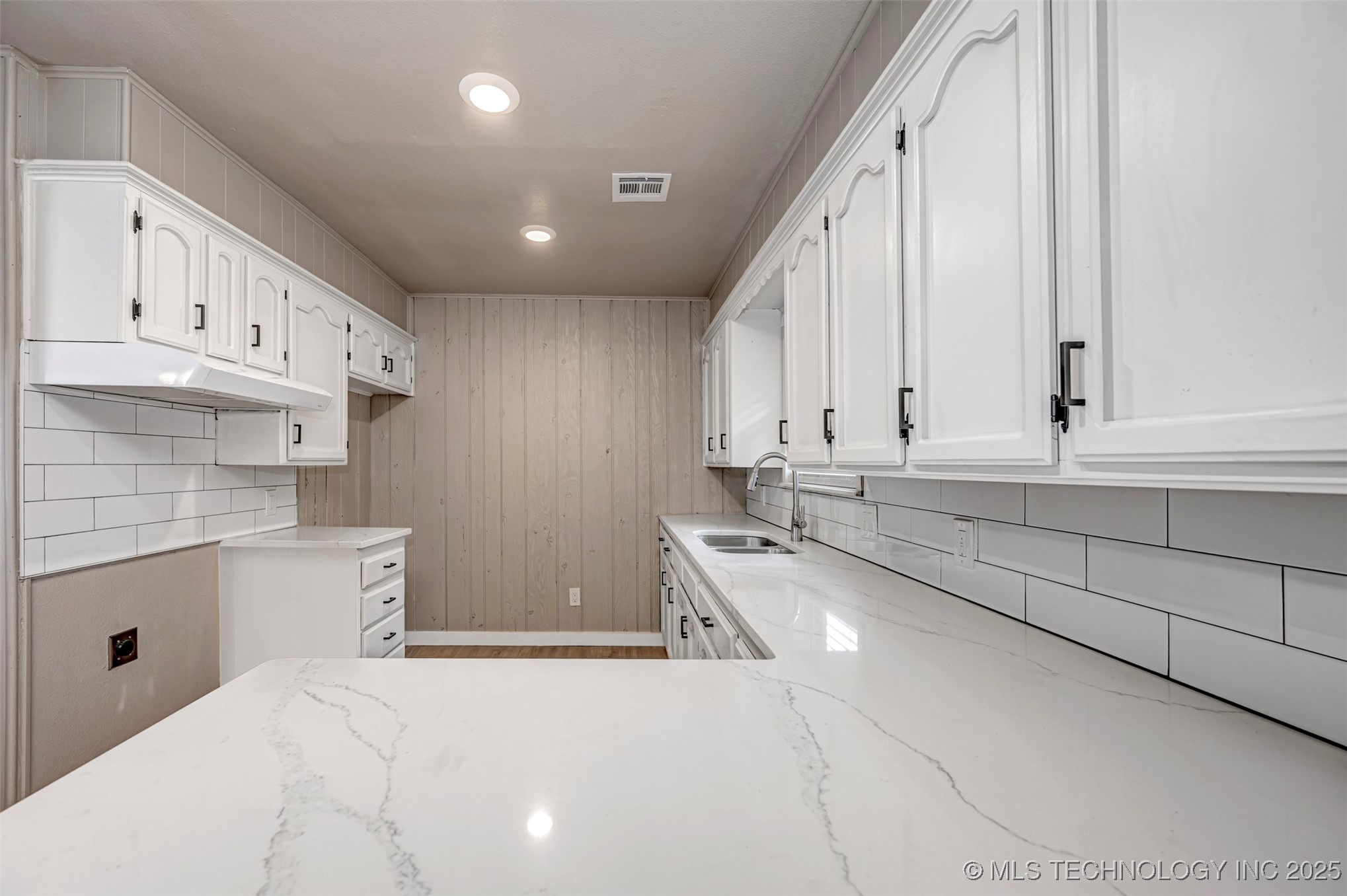 504 E Paul Property Photo 5