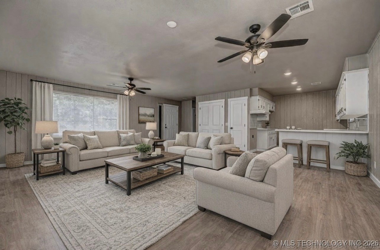 504 E Paul Property Photo 8