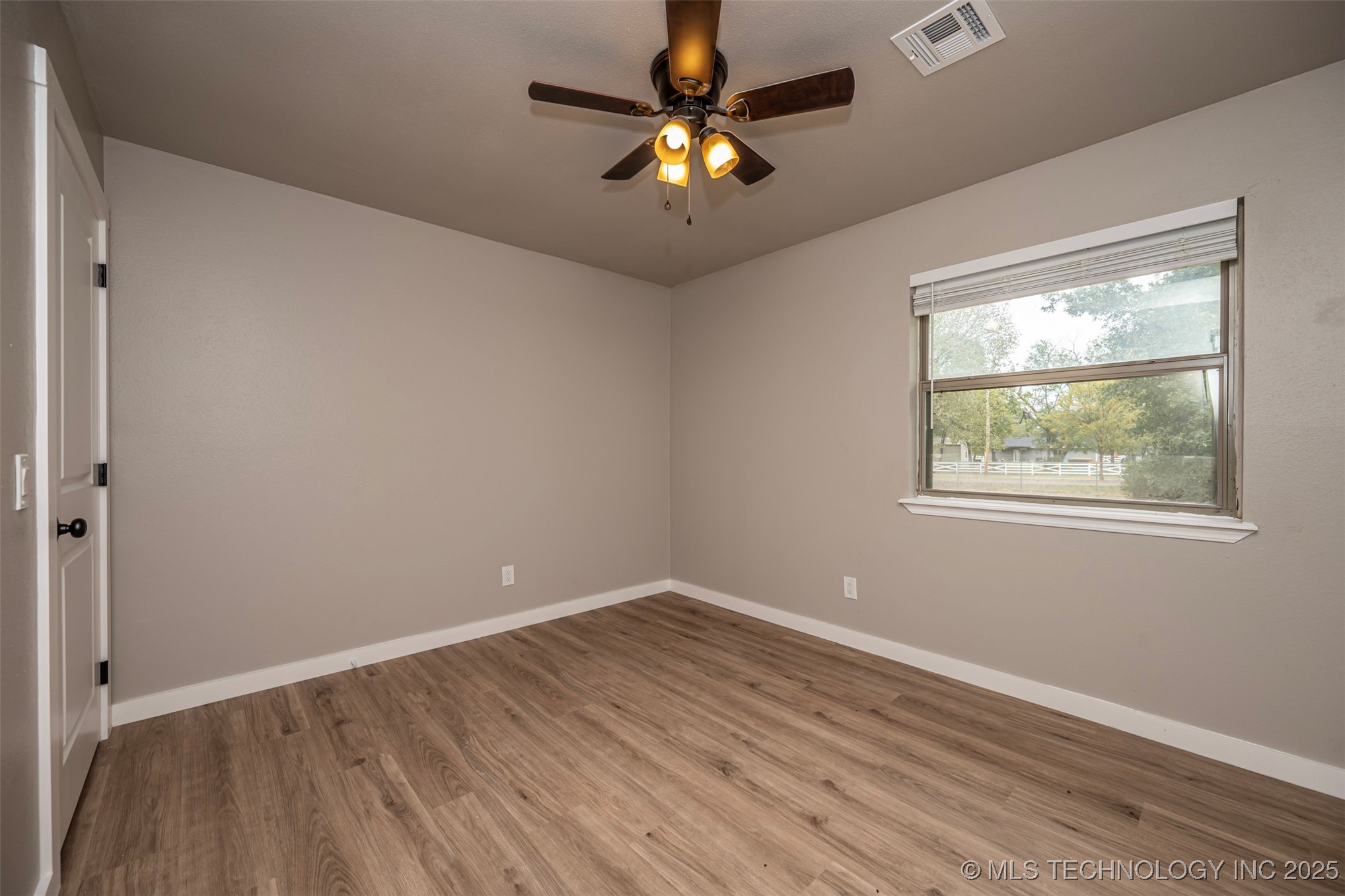 504 E Paul Property Photo 11