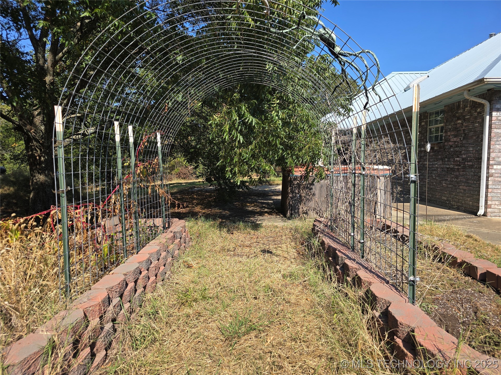 827 Acorn Road Property Photo 2