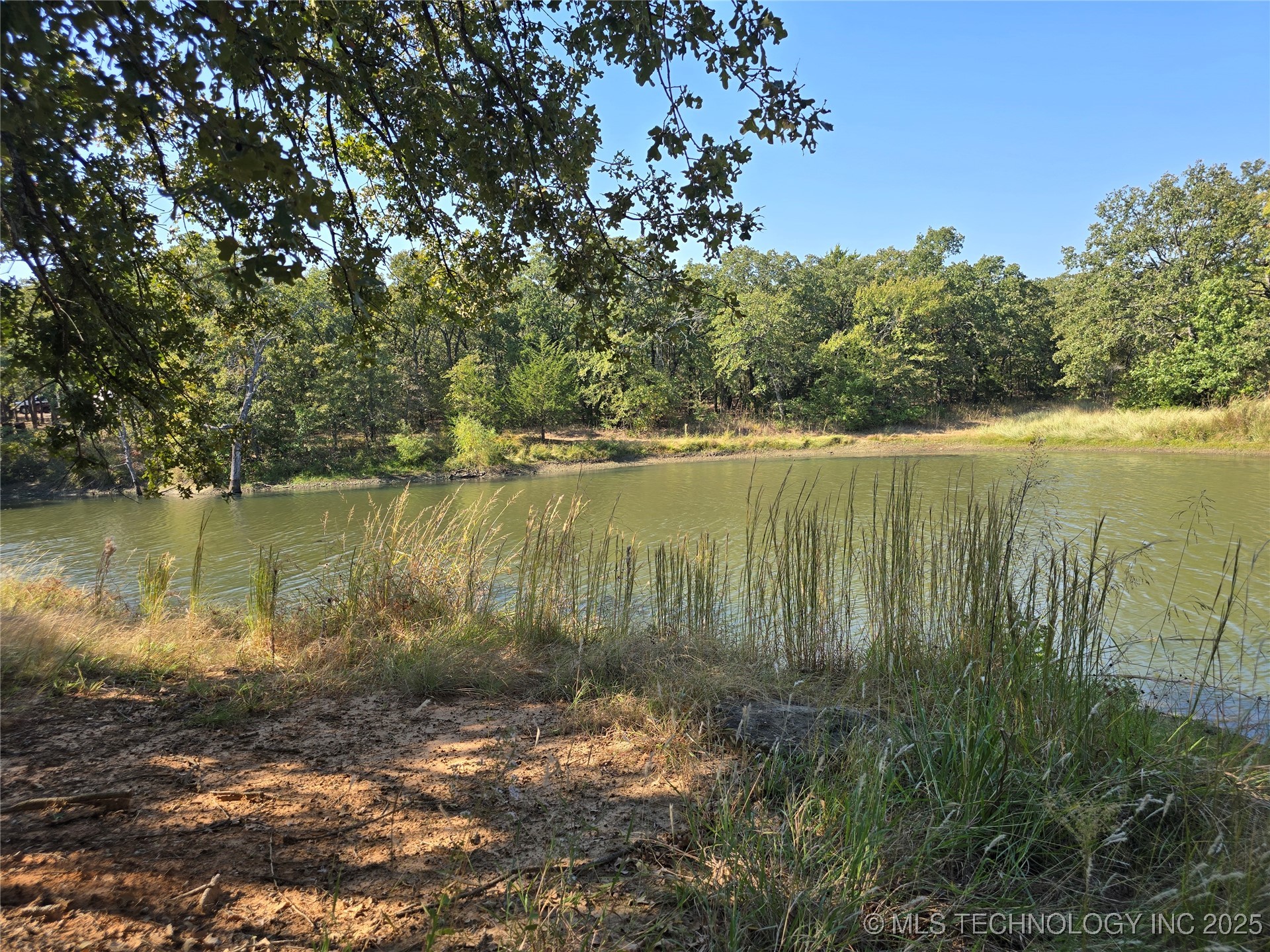 827 Acorn Road Property Photo 3