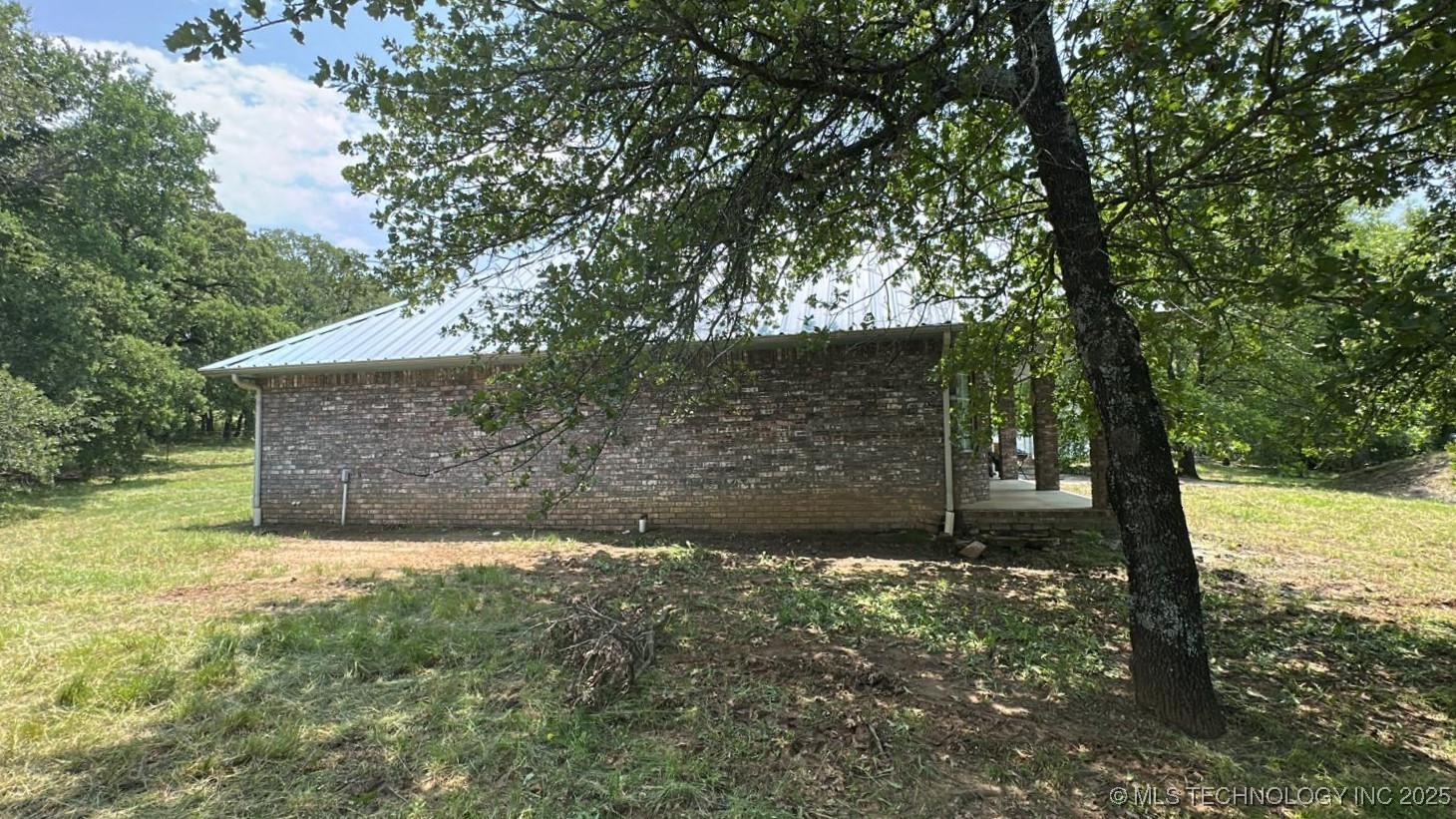 827 Acorn Road Property Photo 6